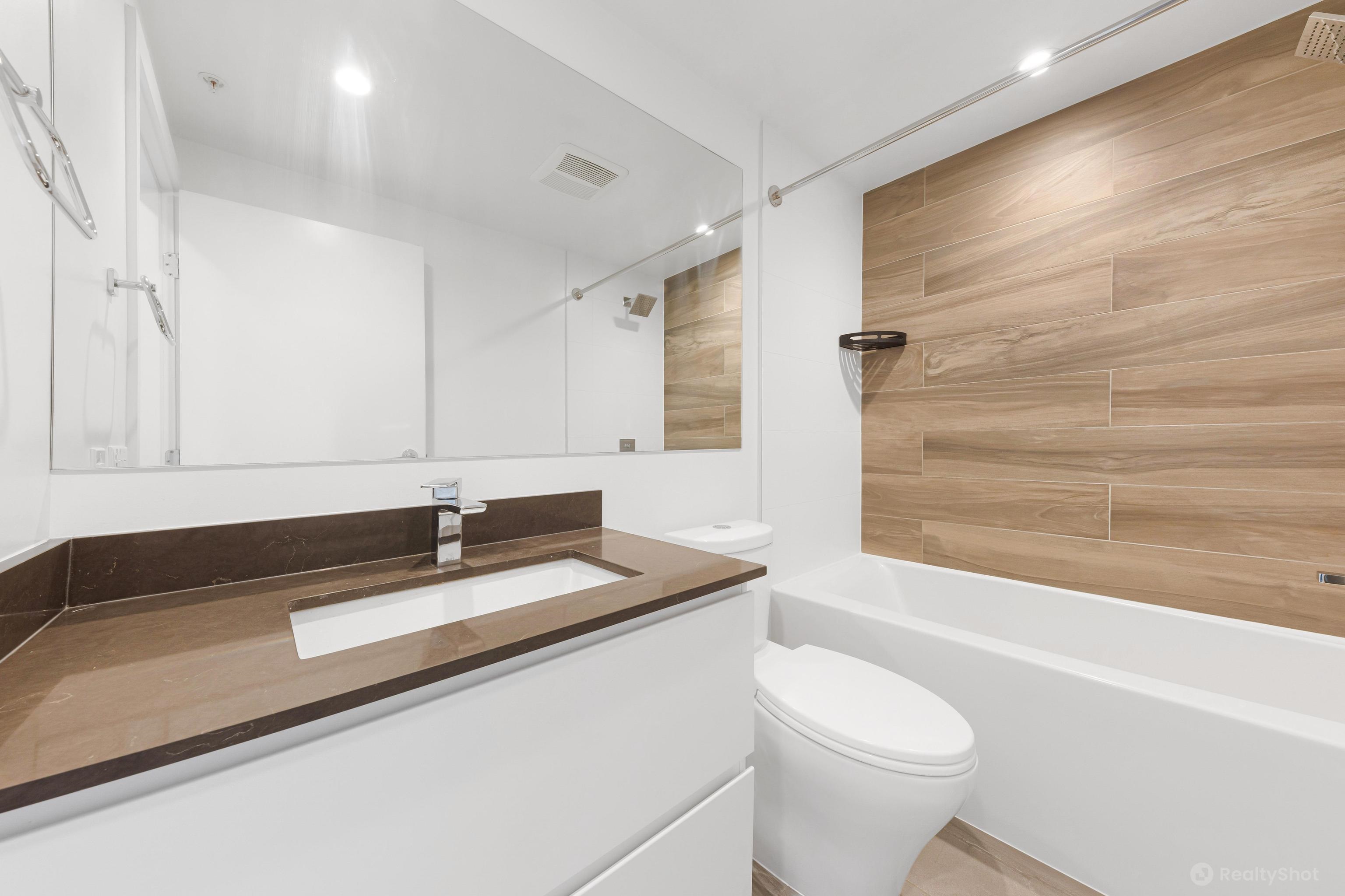 1909 13655 FRASER HIGHWAY Unit: 1909