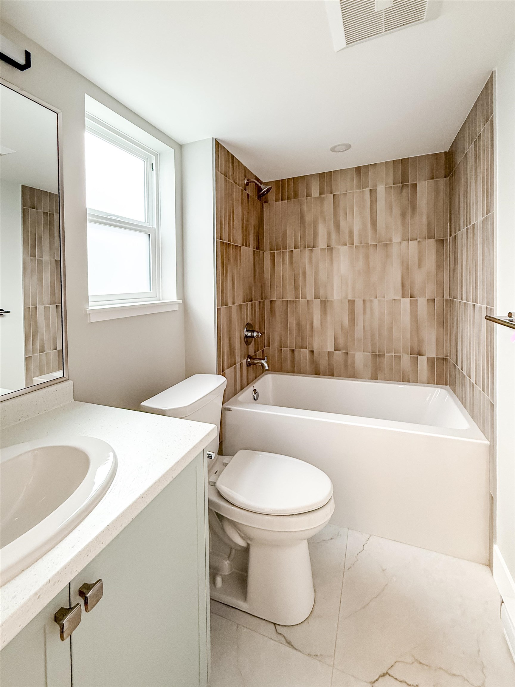 A 31435 121 AVENUE Unit: A