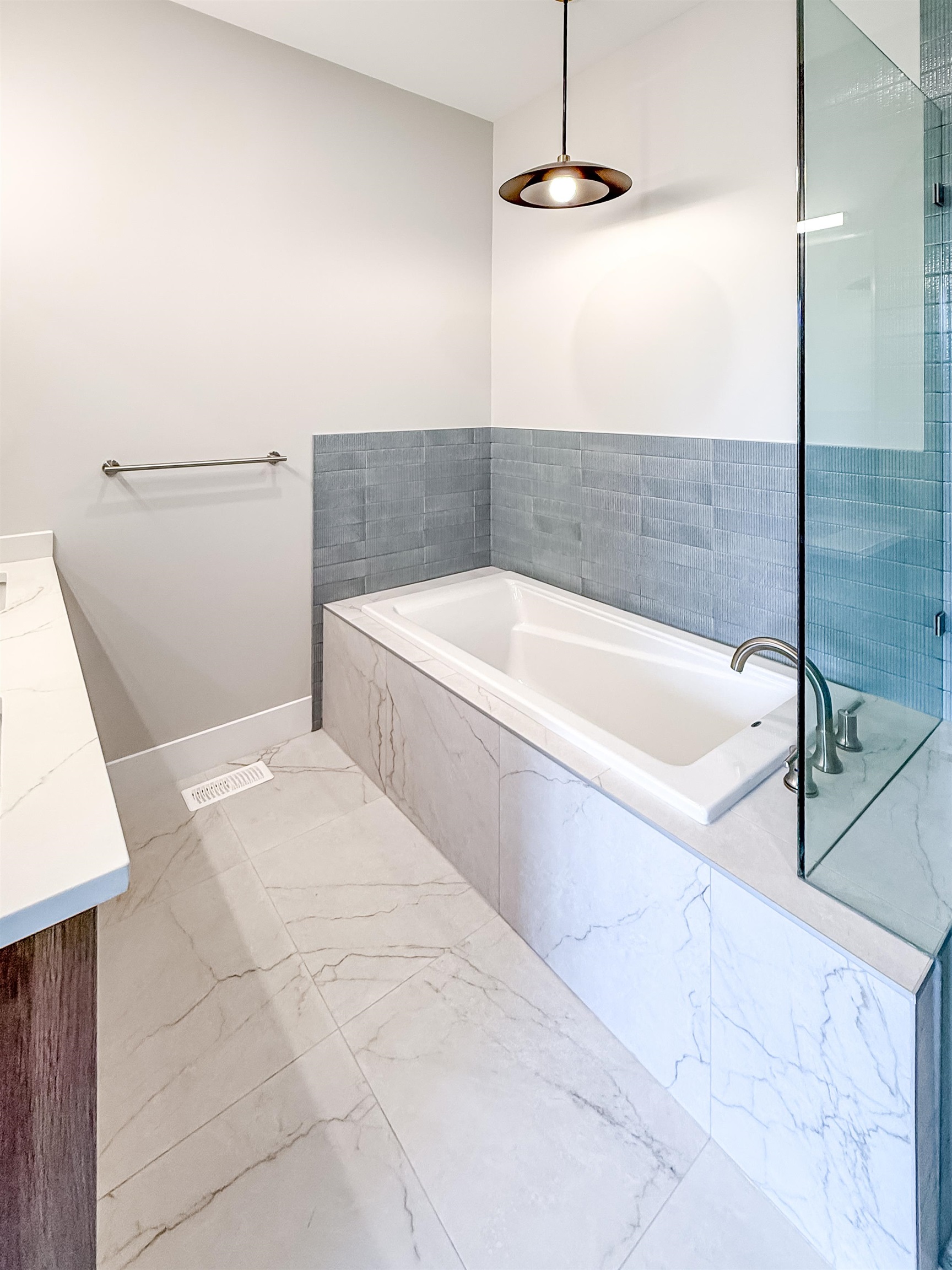 A 31435 121 AVENUE Unit: A