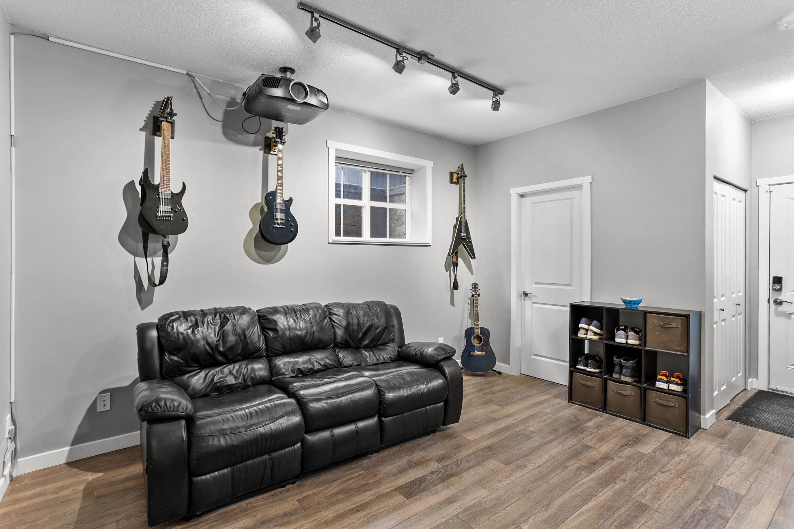 4 11176 GILKER HILL ROAD Unit: 4