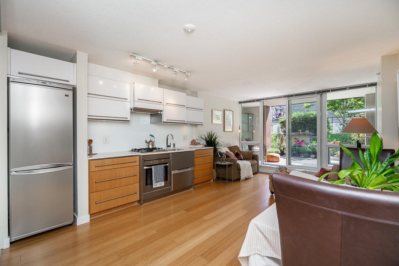 209 718 MAIN STREET Unit: 209