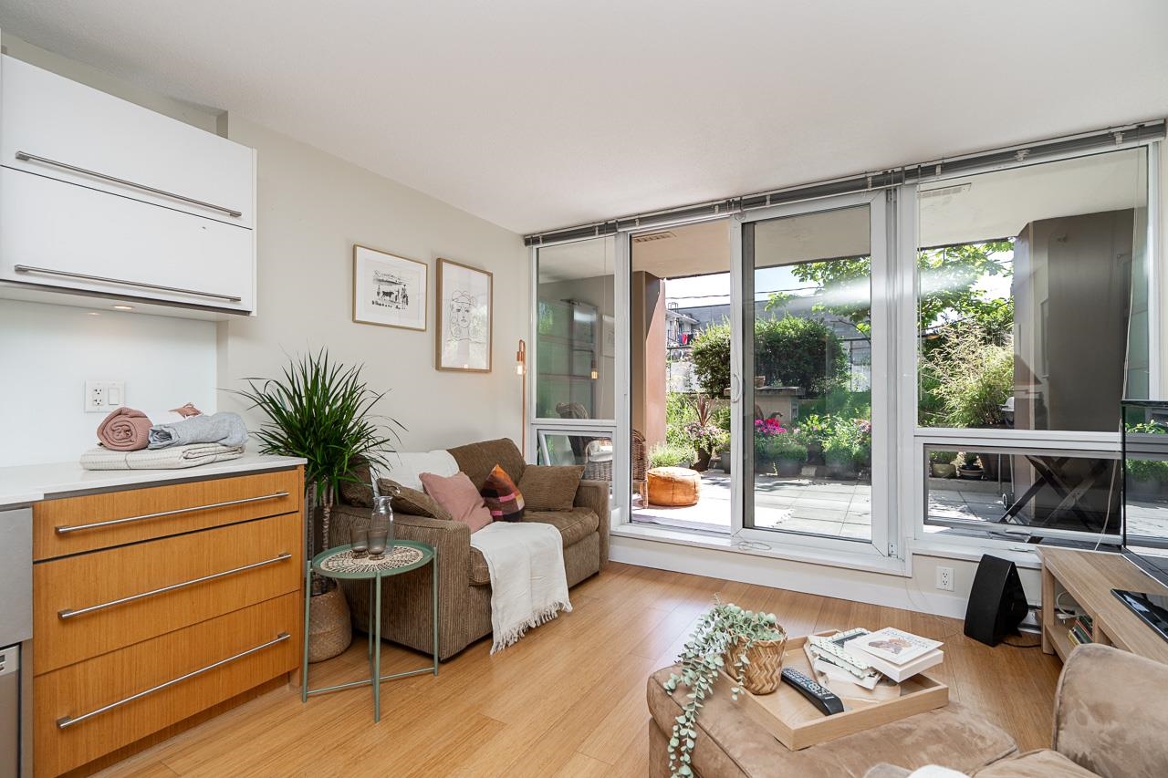 209 718 MAIN STREET Unit: 209
