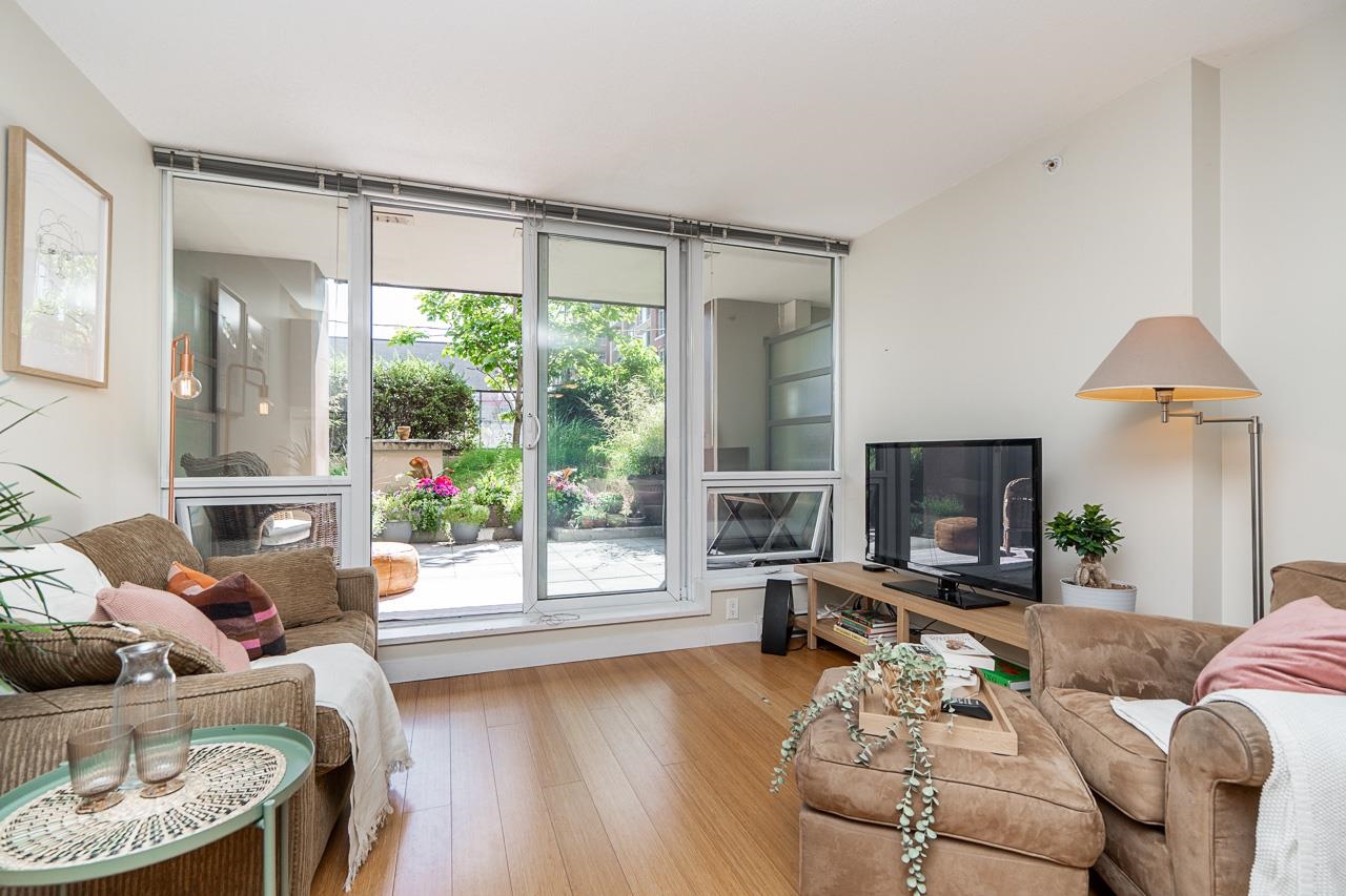 209 718 MAIN STREET Unit: 209