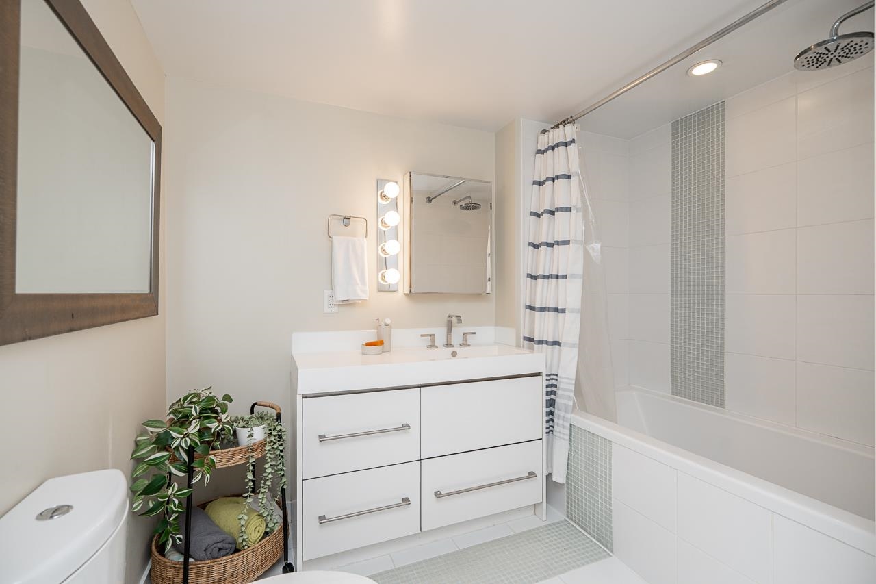 209 718 MAIN STREET Unit: 209