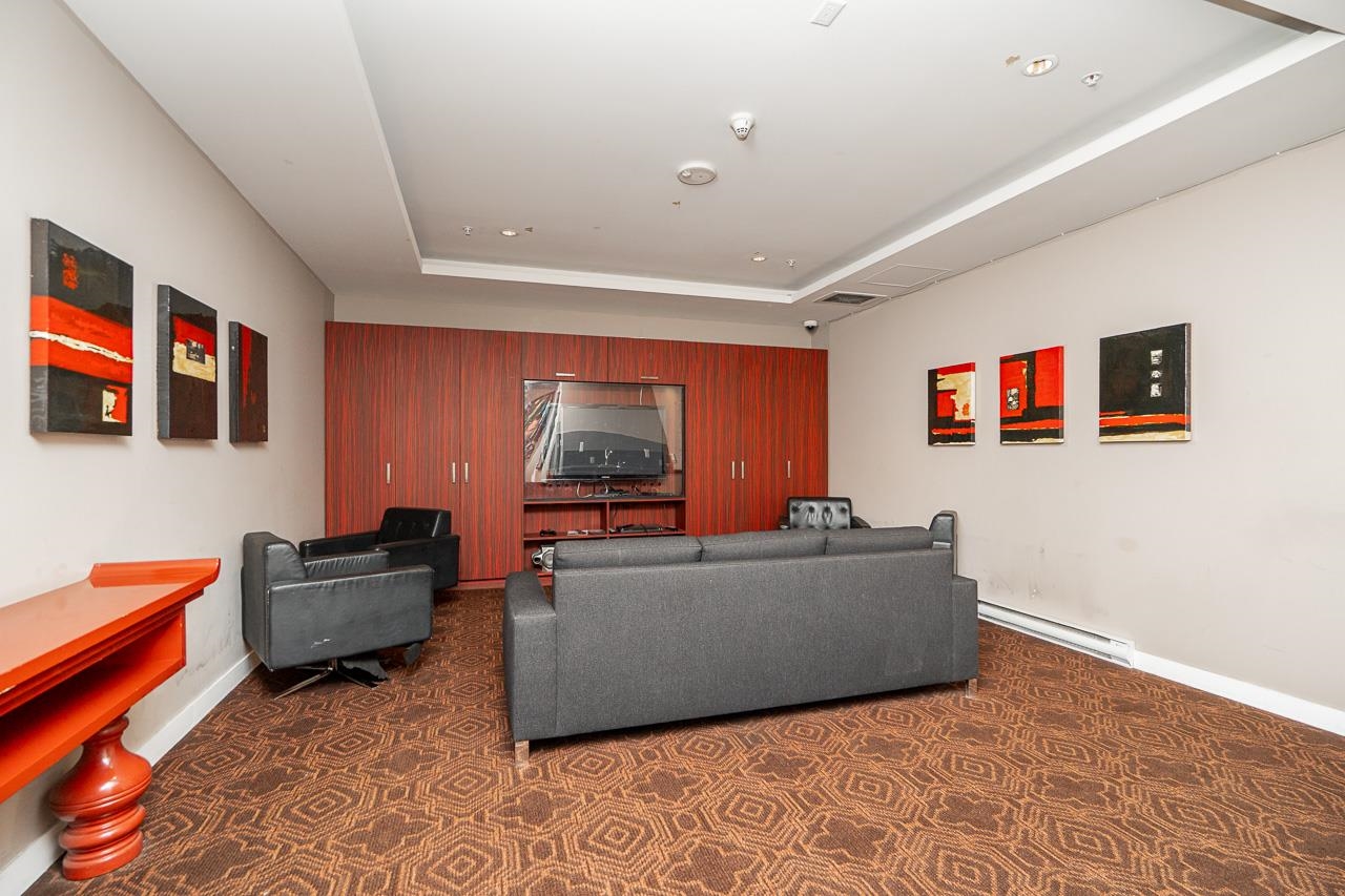 209 718 MAIN STREET Unit: 209
