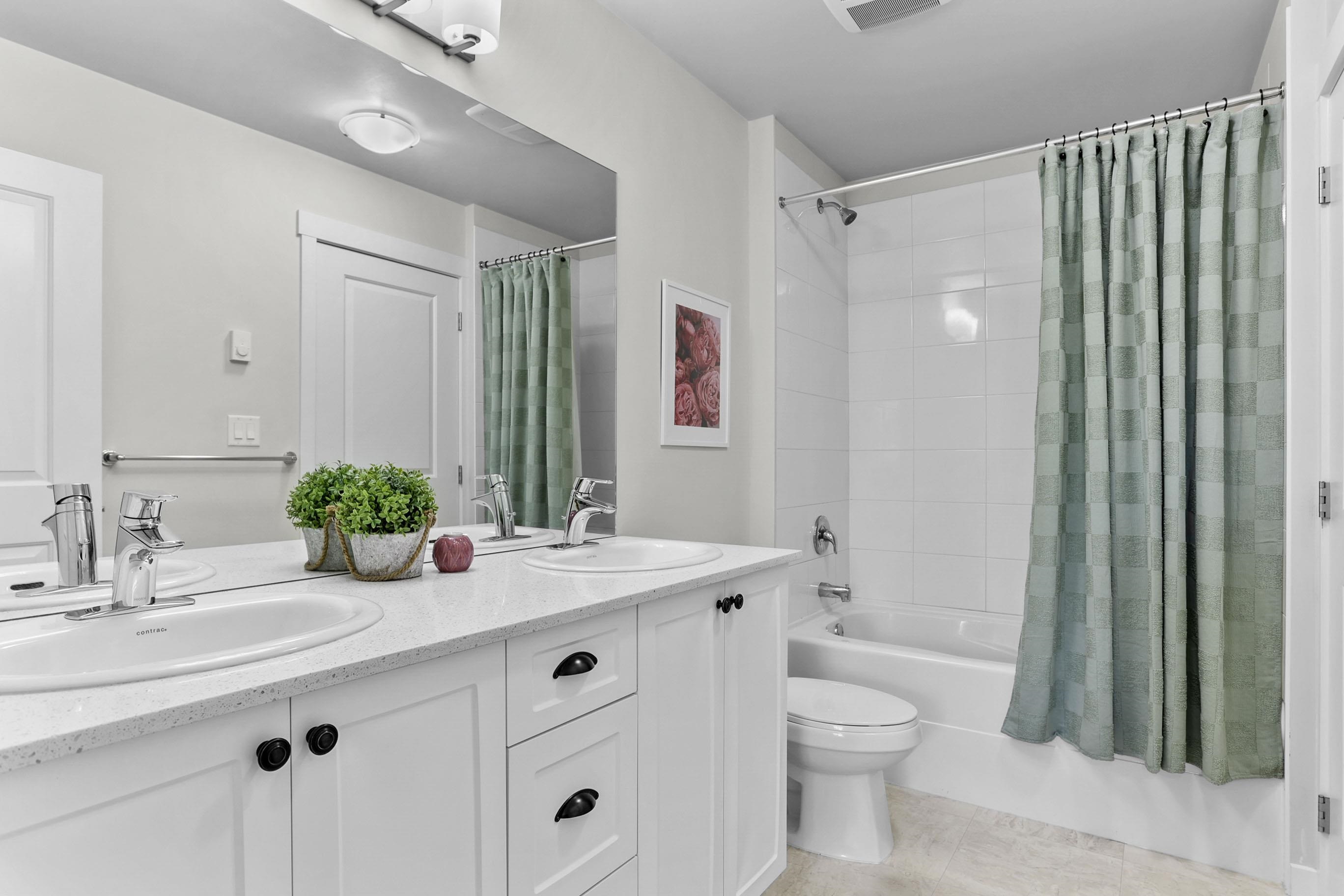 19 19128 65 AVENUE Unit: 19