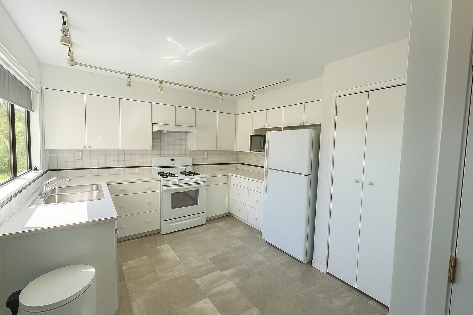 2364 MARINE DRIVE