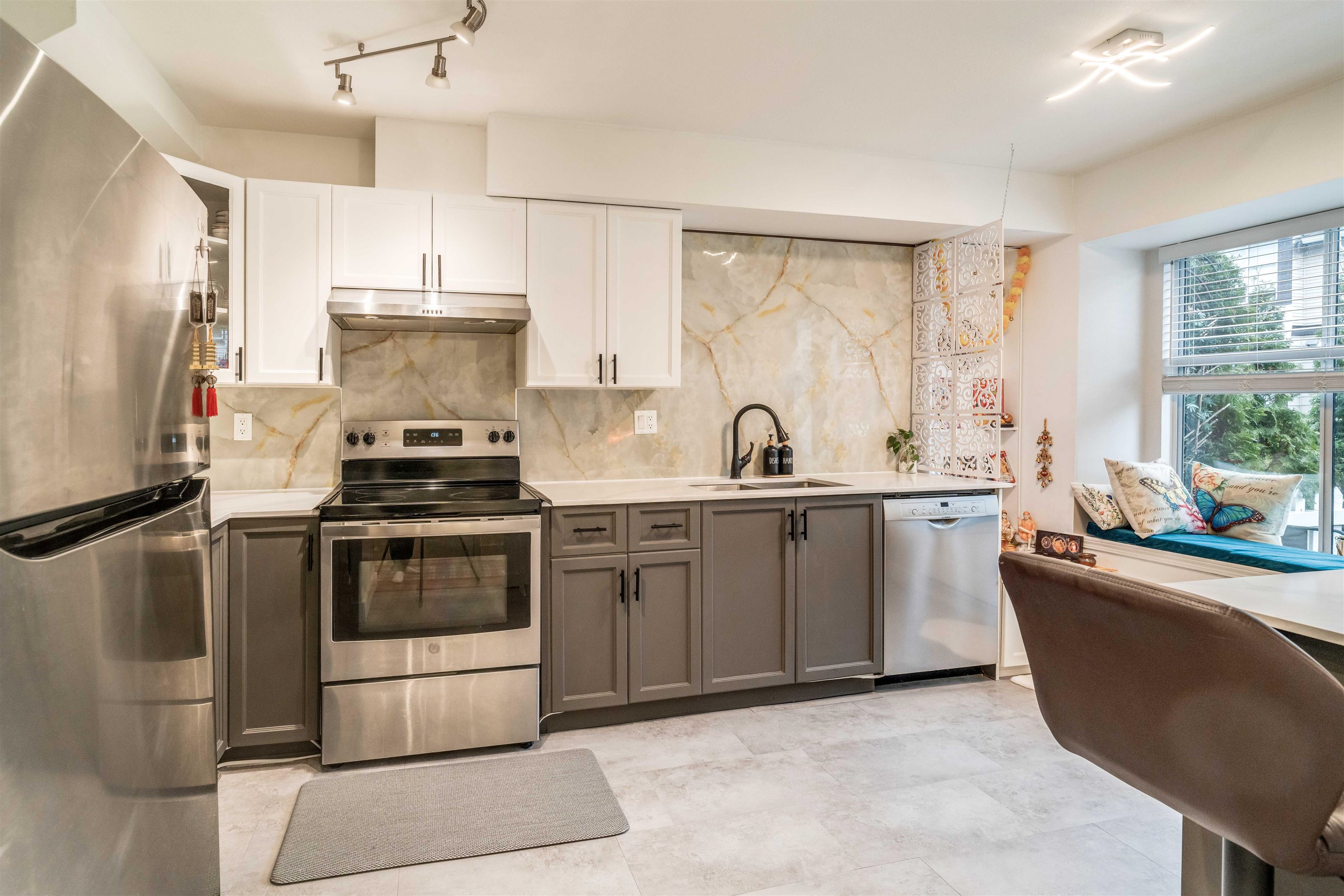 94 12099 237 STREET Unit: 94