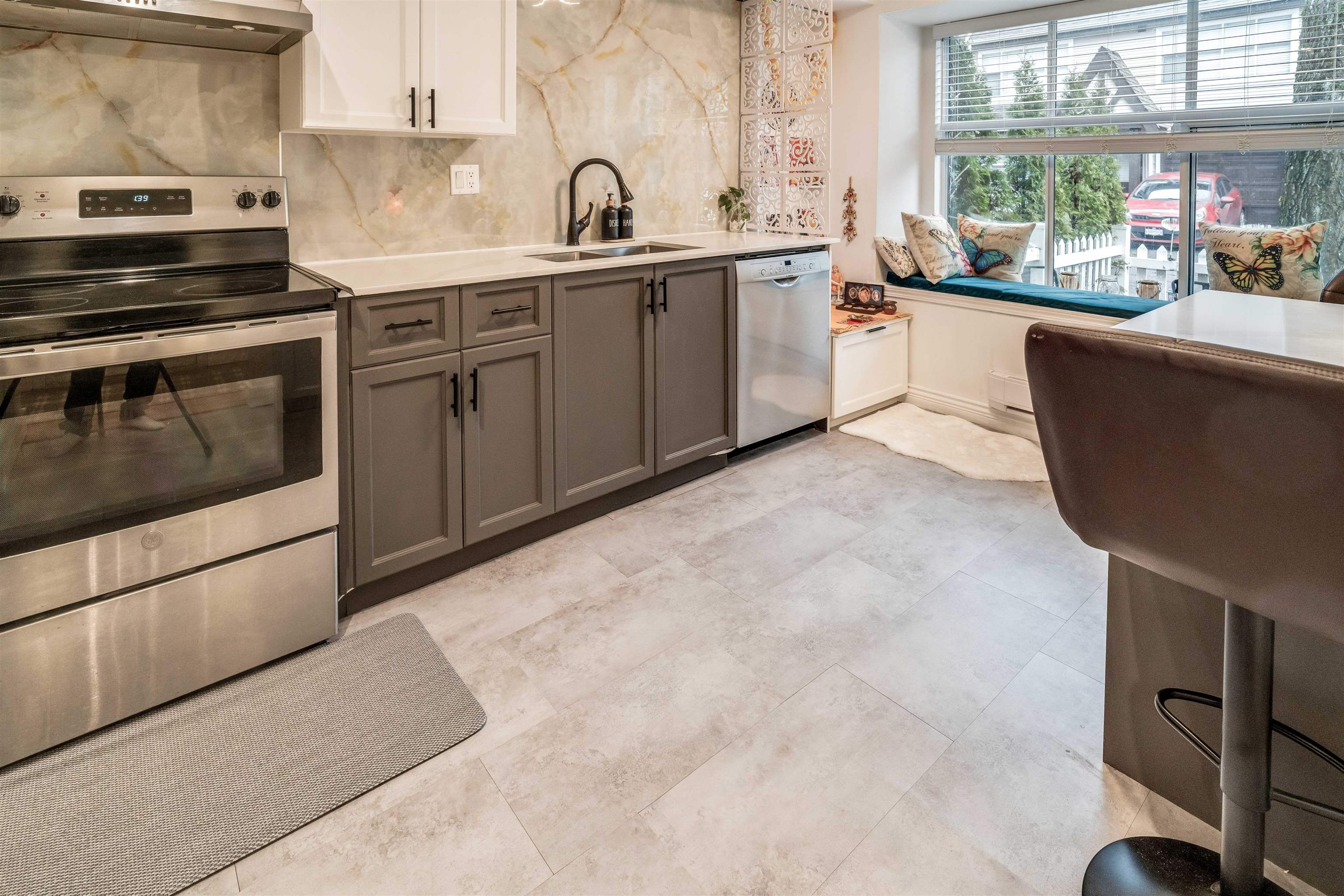 94 12099 237 STREET Unit: 94