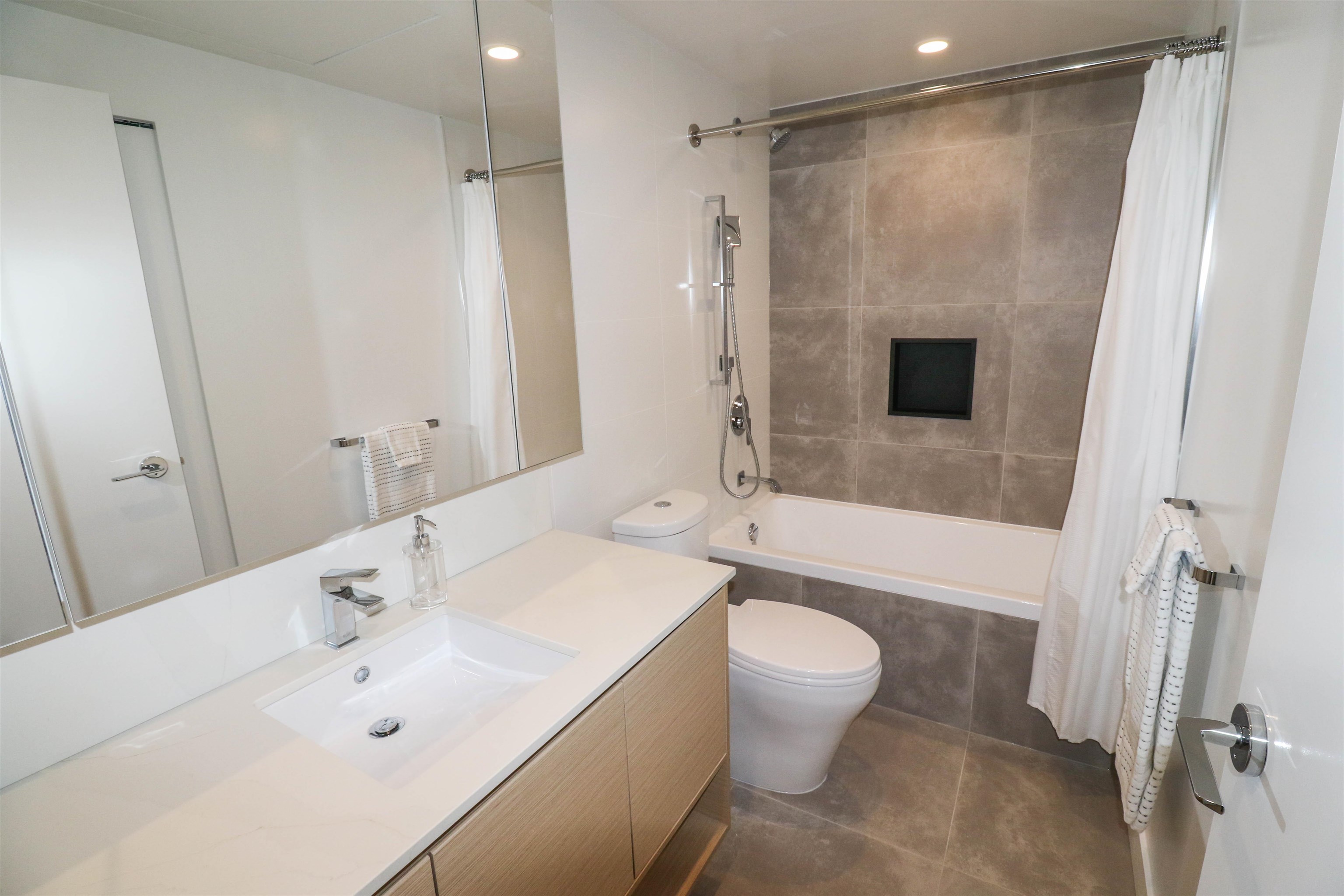 2107 13725 GEORGE JUNCTION BOULEVARD Unit: 2107