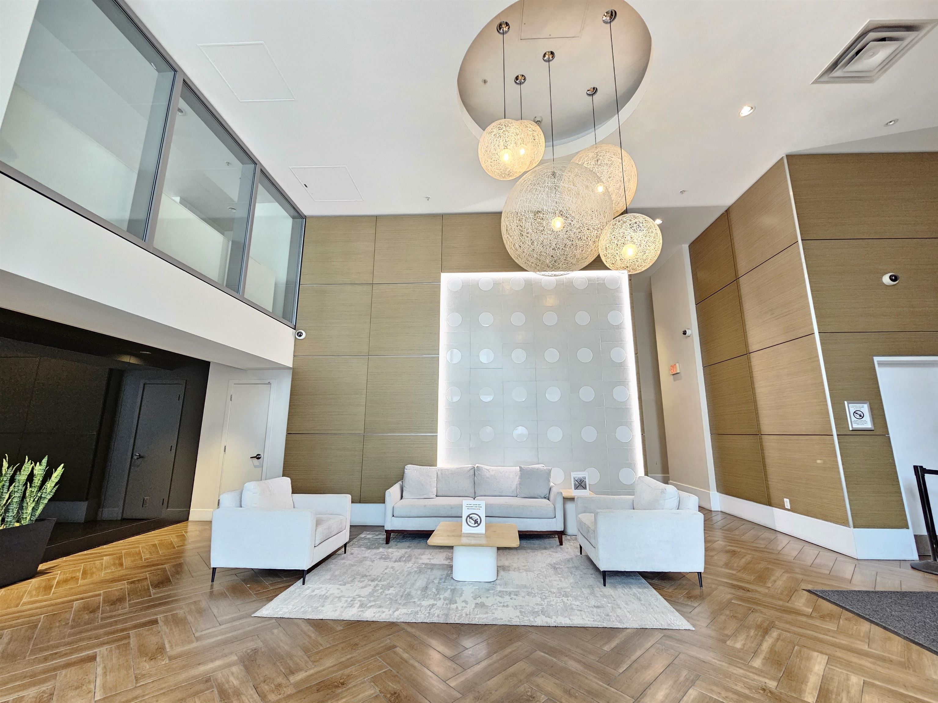 3303 9981 WHALLEY BOULEVARD Unit: 3303