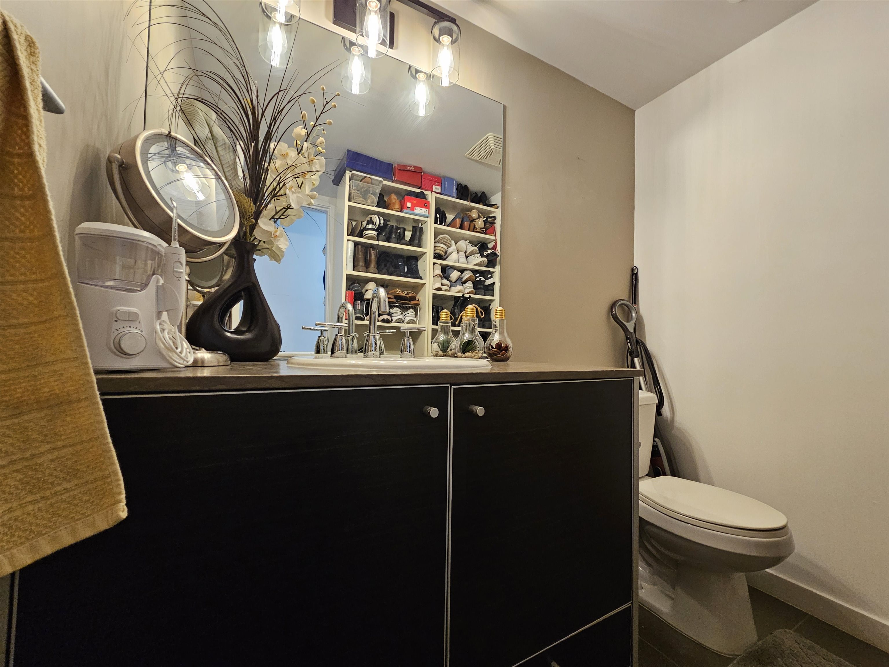 3303 9981 WHALLEY BOULEVARD Unit: 3303
