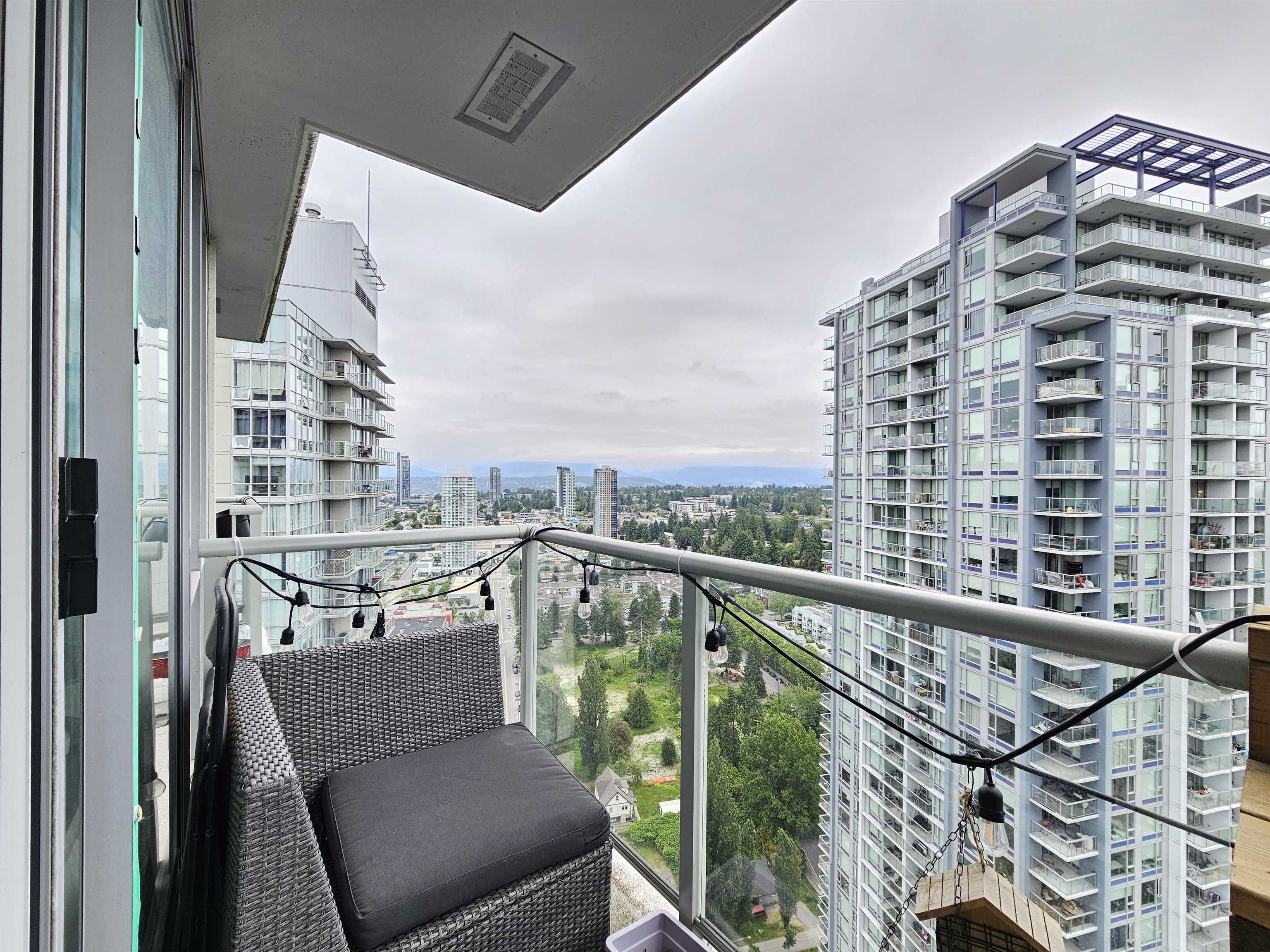 3303 9981 WHALLEY BOULEVARD Unit: 3303