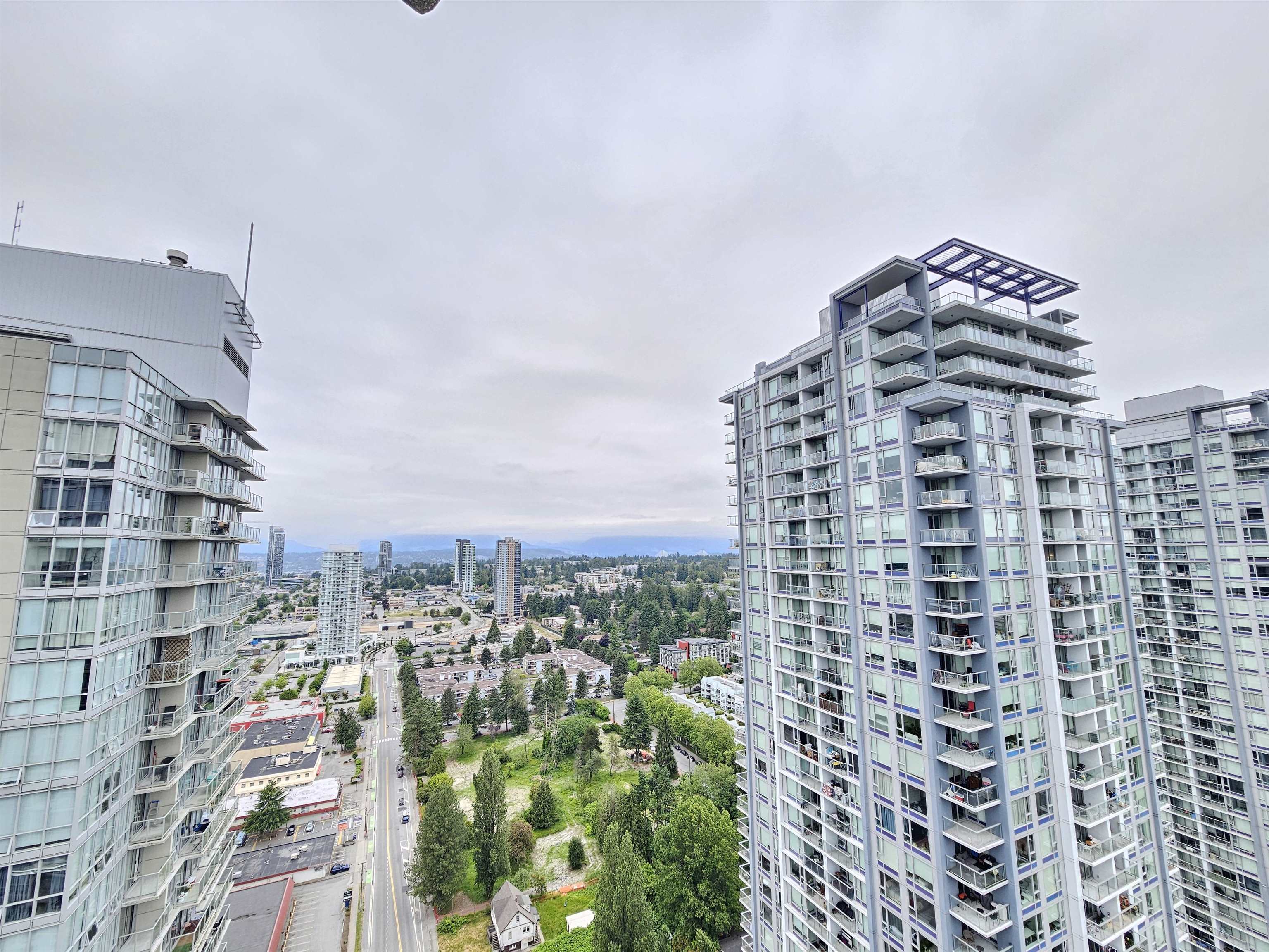 3303 9981 WHALLEY BOULEVARD Unit: 3303