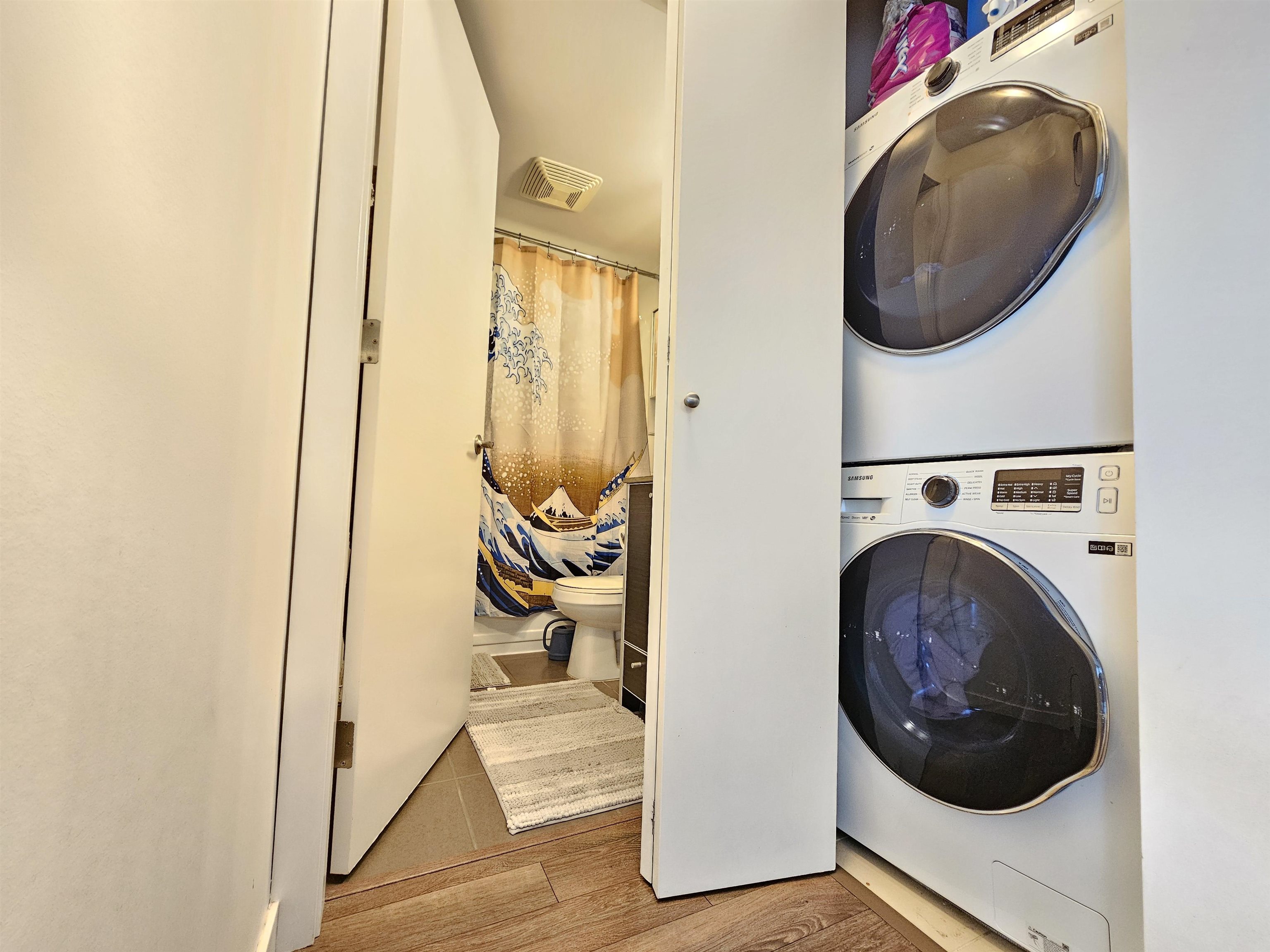 3303 9981 WHALLEY BOULEVARD Unit: 3303