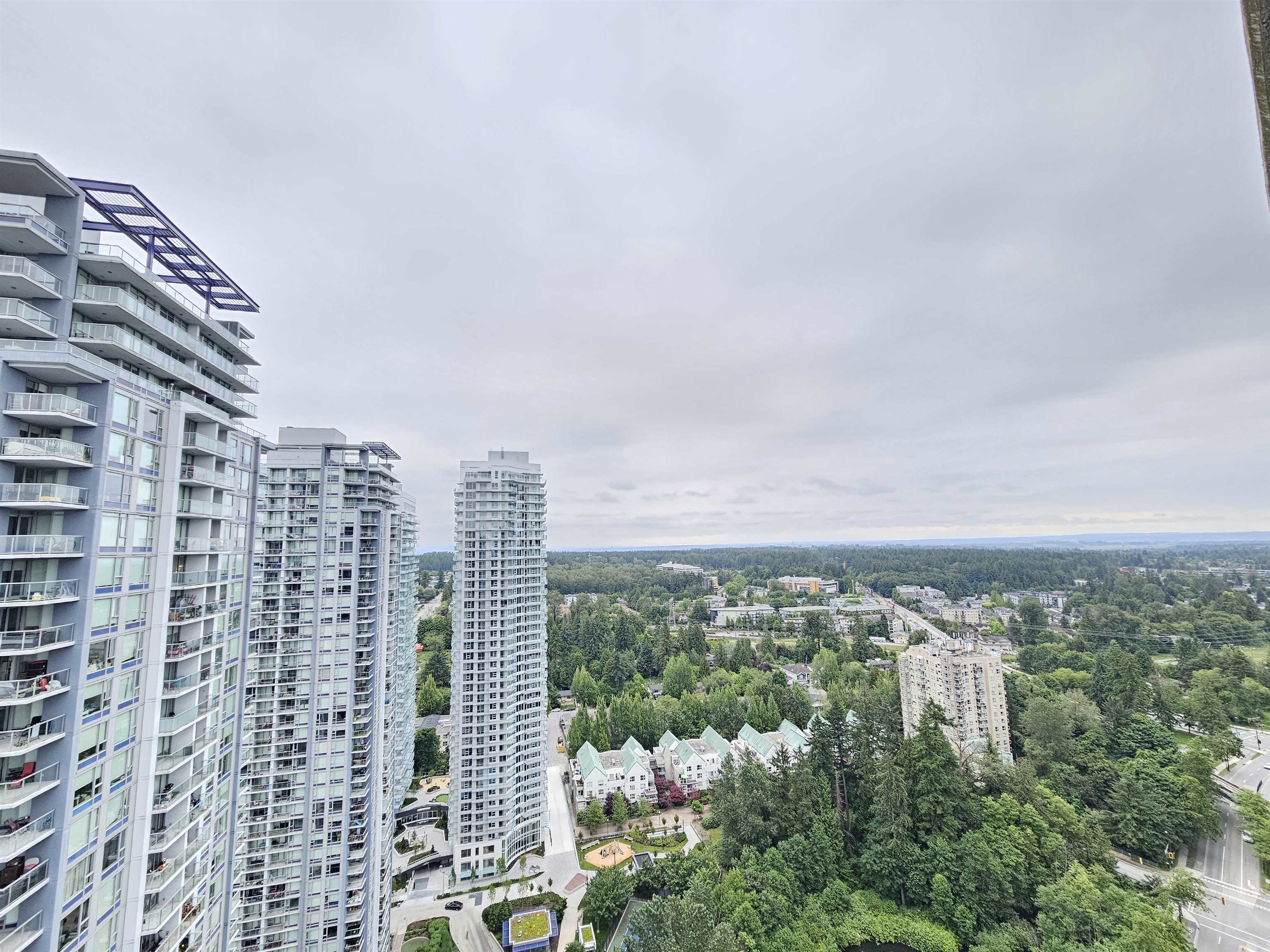 3303 9981 WHALLEY BOULEVARD Unit: 3303