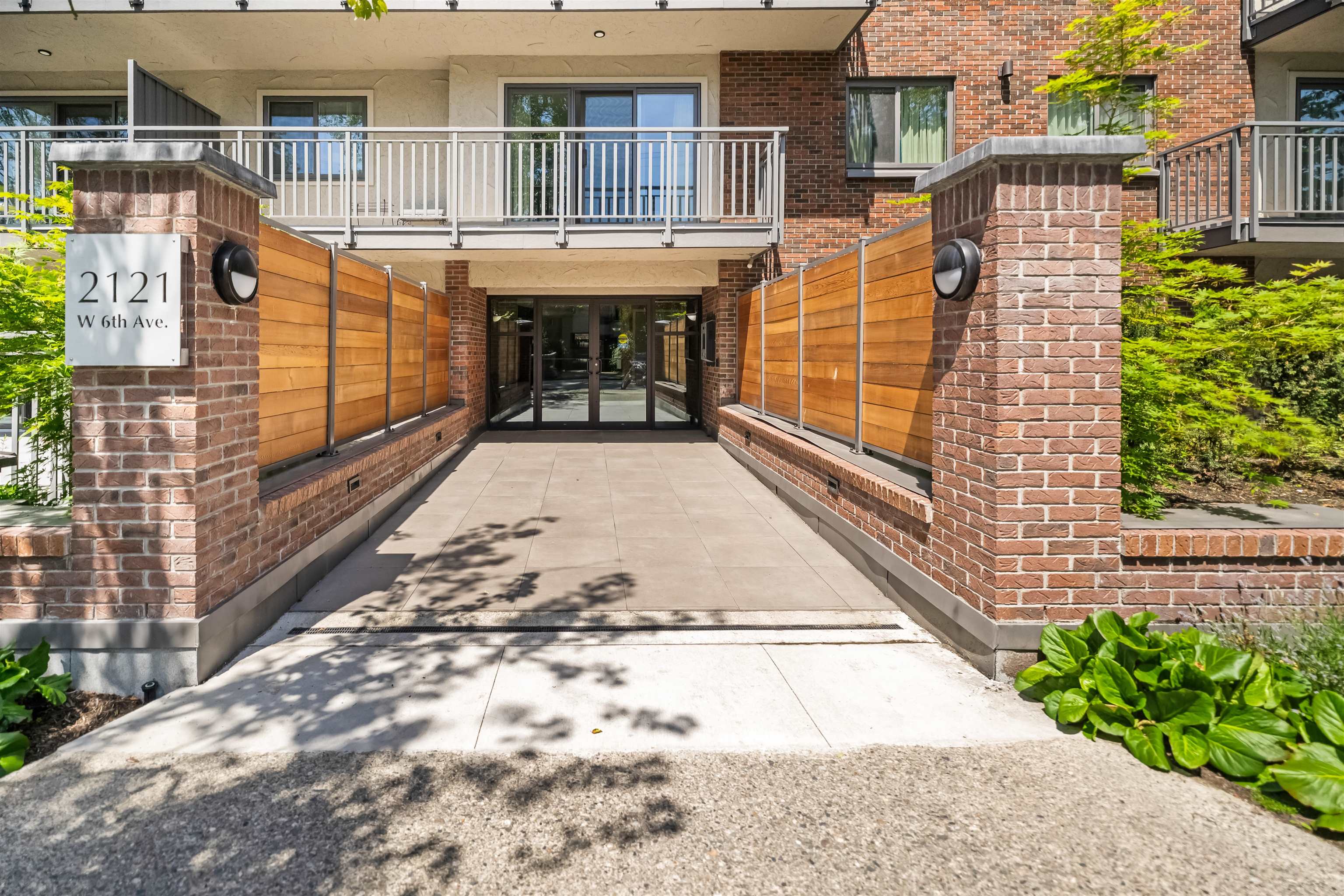 101 2121 W 6TH AVENUE Unit: 101