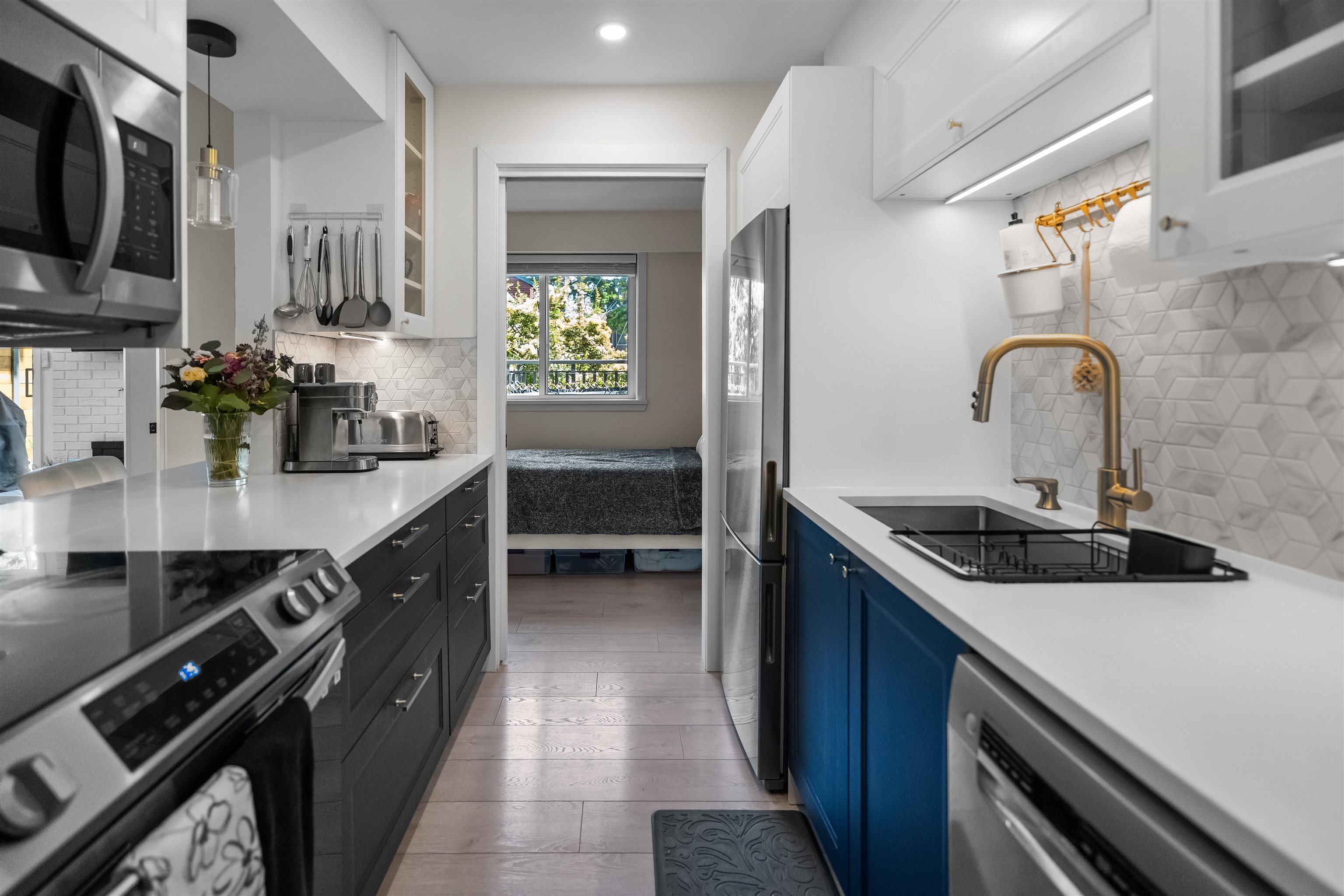 101 2121 W 6TH AVENUE Unit: 101