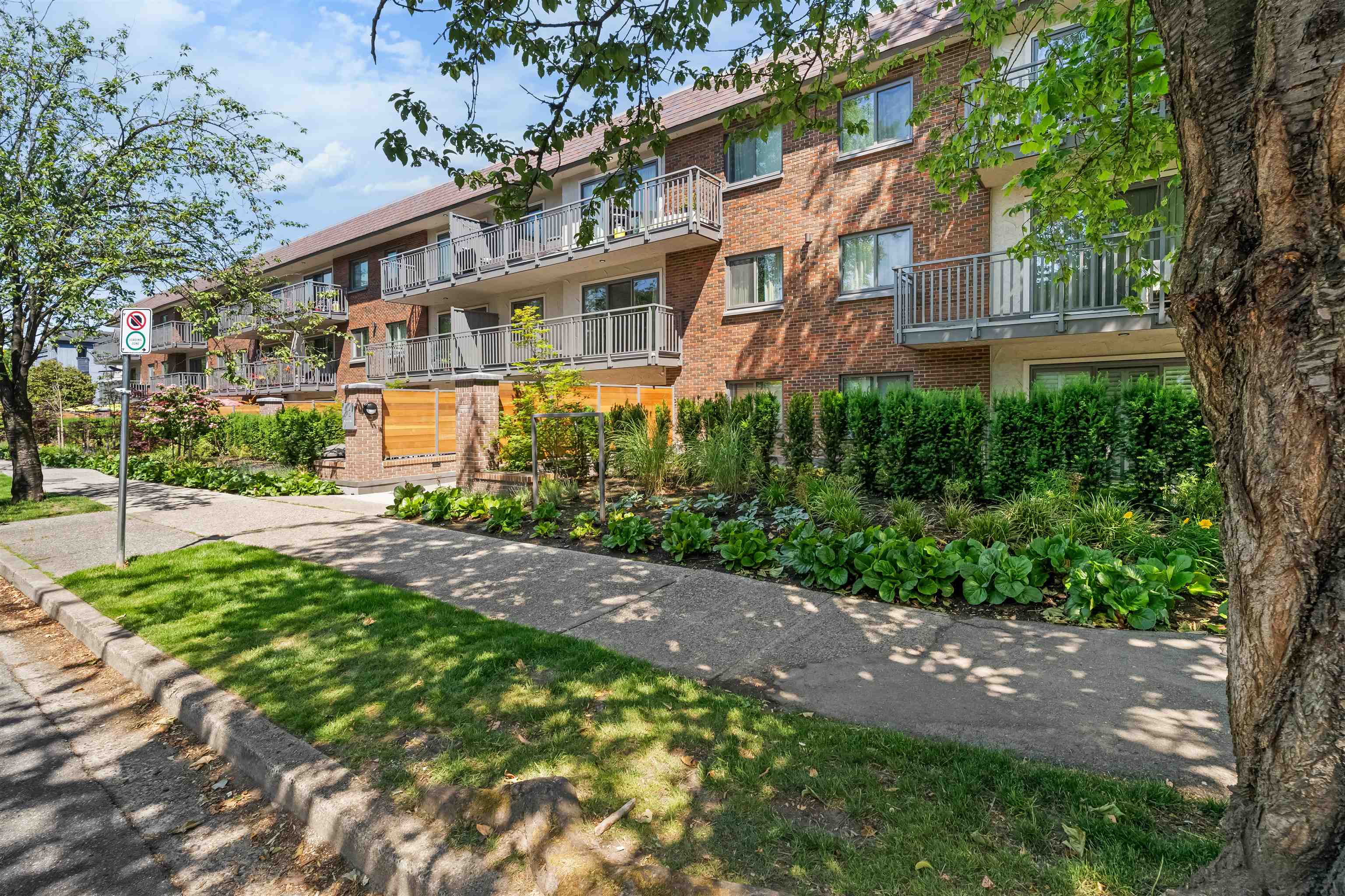 101 2121 W 6TH AVENUE Unit: 101