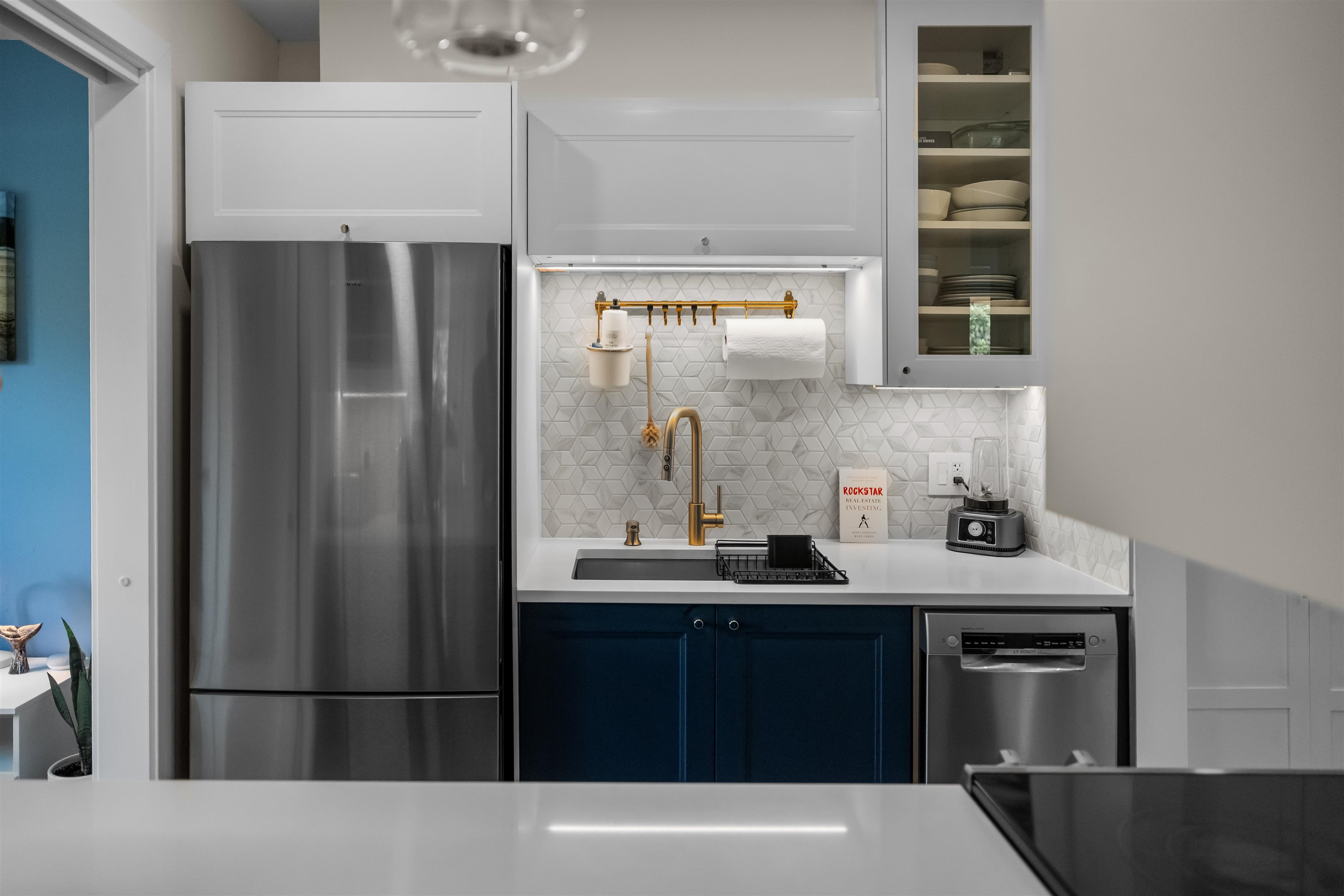 101 2121 W 6TH AVENUE Unit: 101