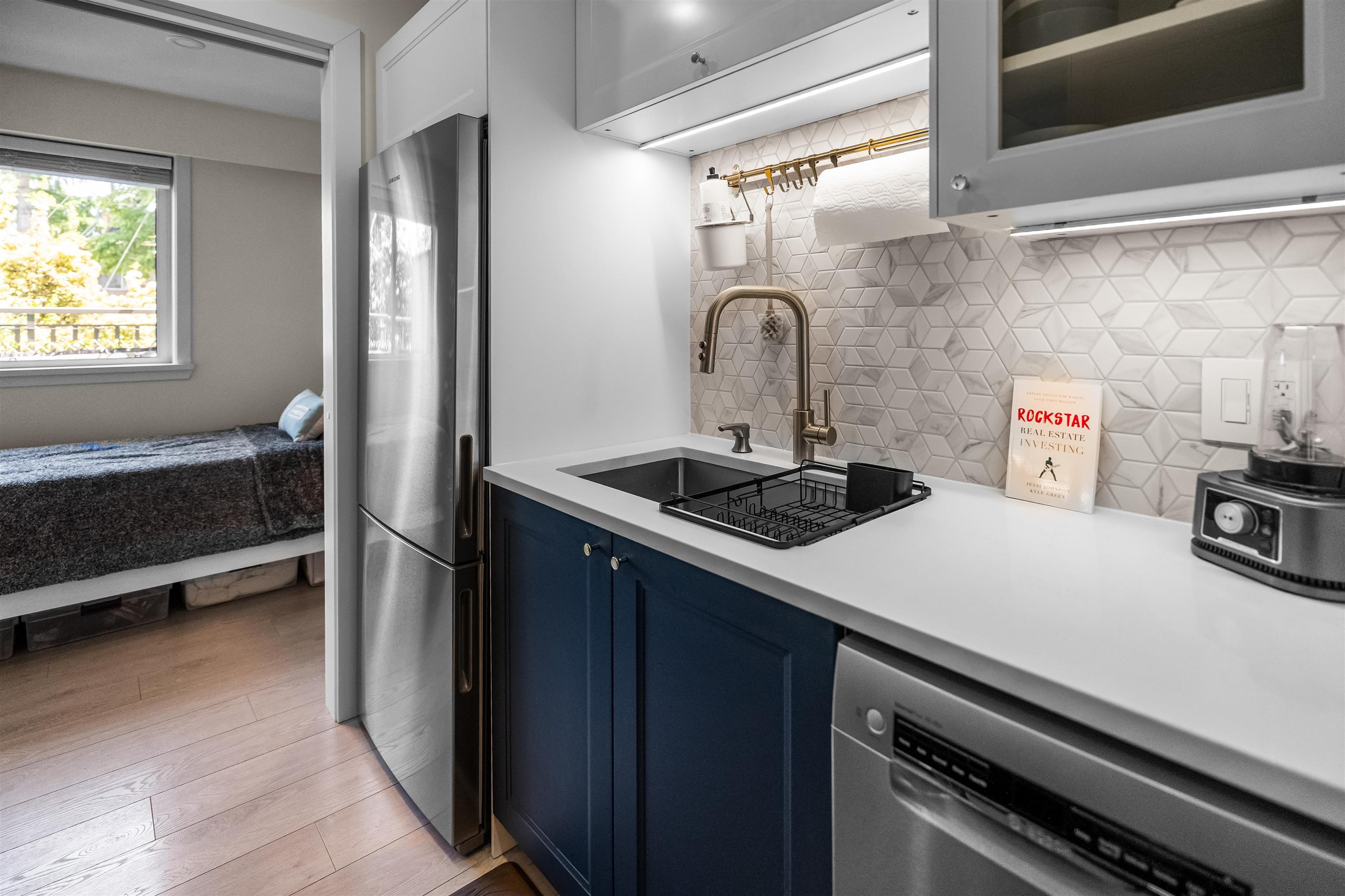 101 2121 W 6TH AVENUE Unit: 101