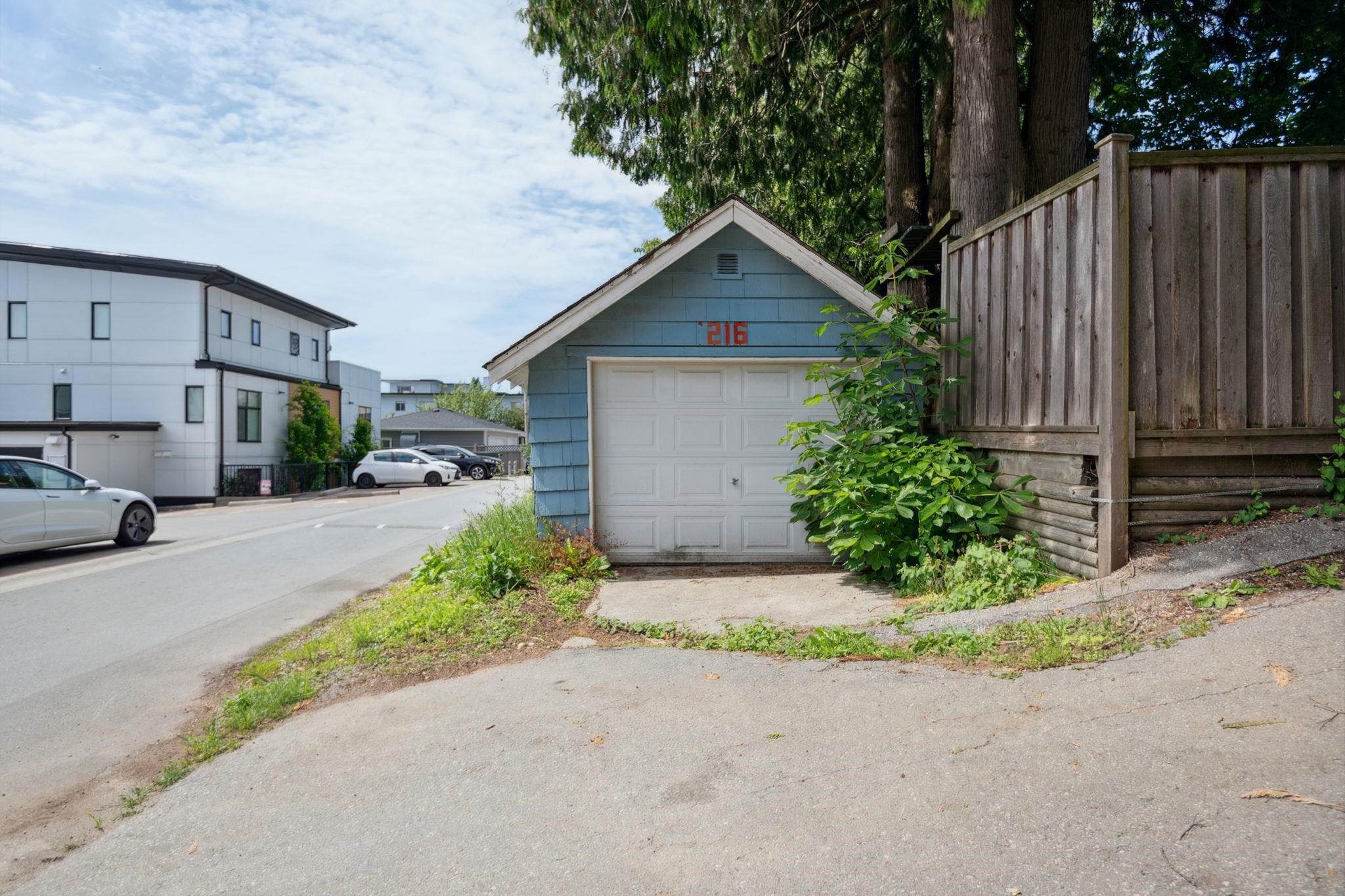 1216 EDINBURGH STREET