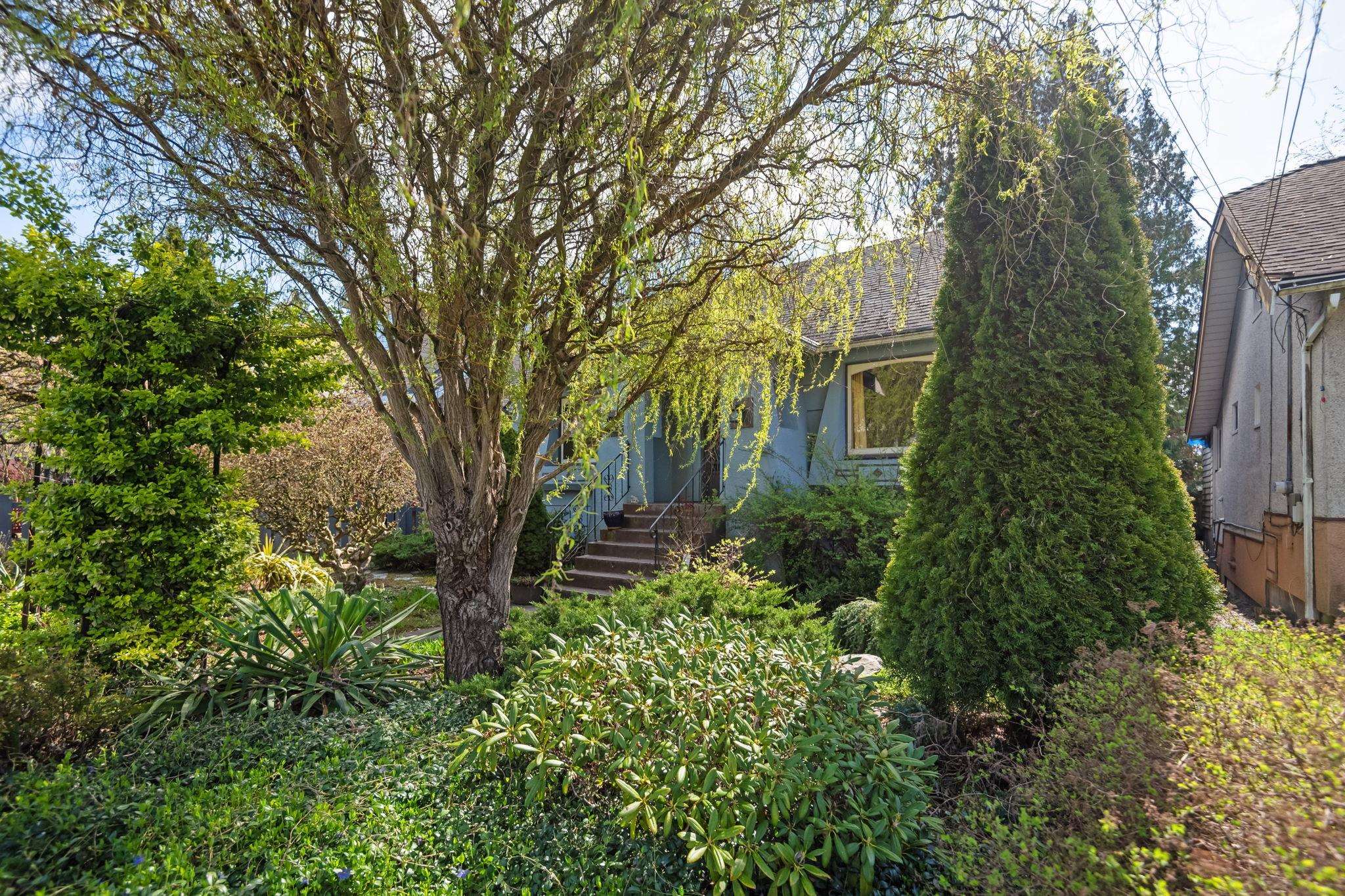 1216 EDINBURGH STREET