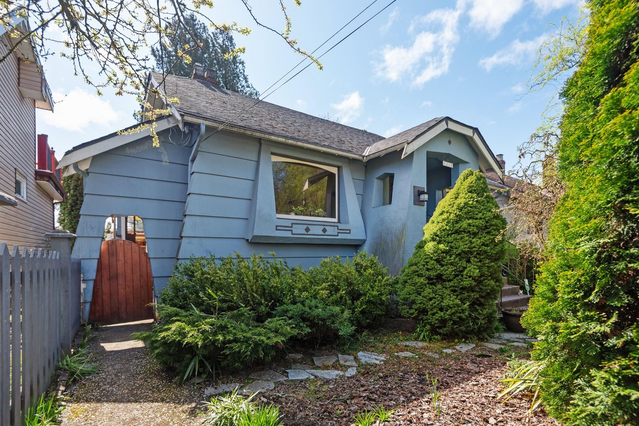 1216 EDINBURGH STREET