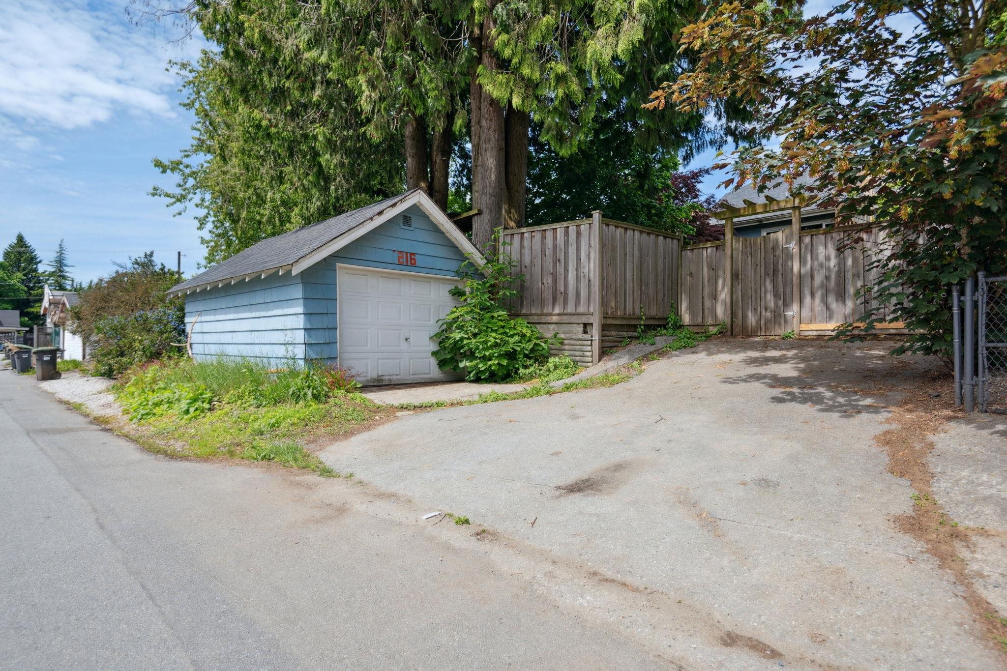 1216 EDINBURGH STREET