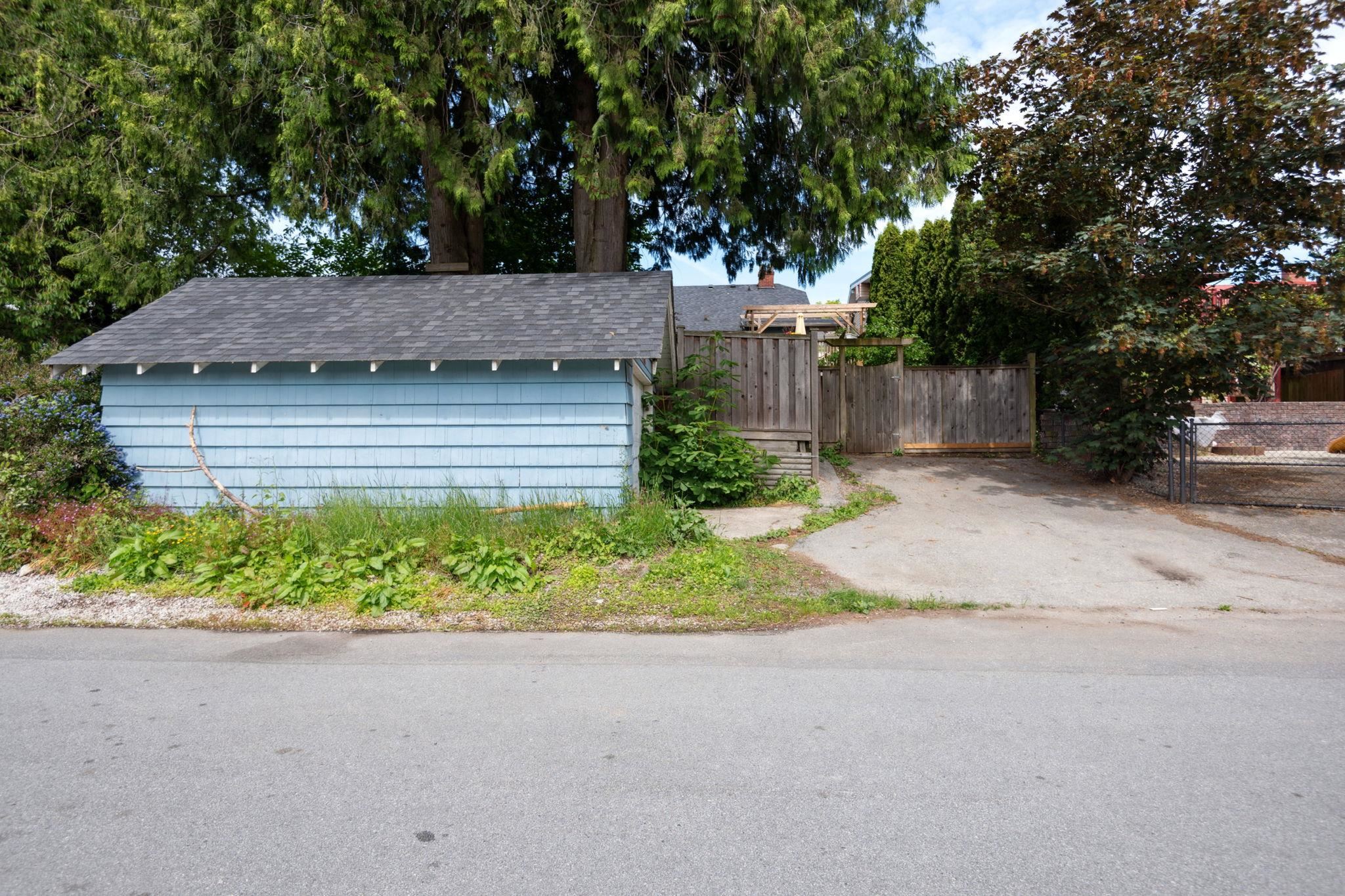 1216 EDINBURGH STREET