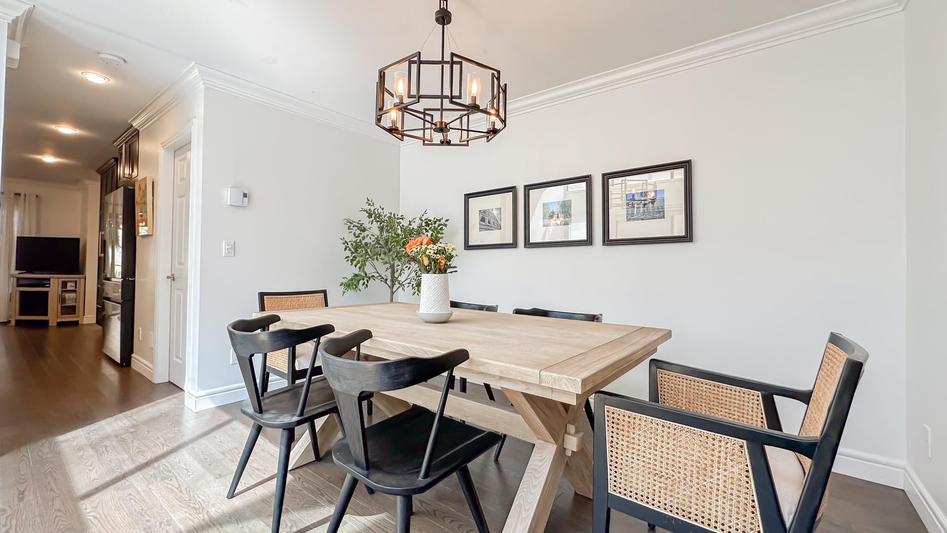 1 226 E 10 STREET Unit: 1