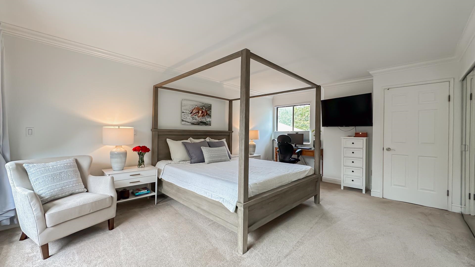 1 226 E 10 STREET Unit: 1
