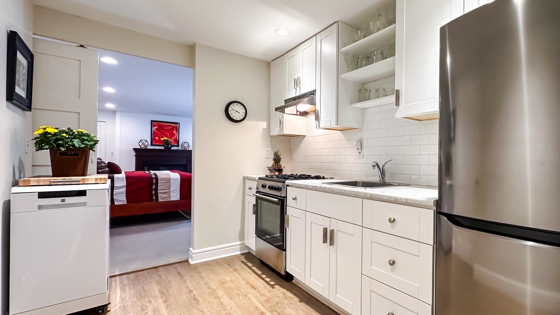 1 226 E 10 STREET Unit: 1