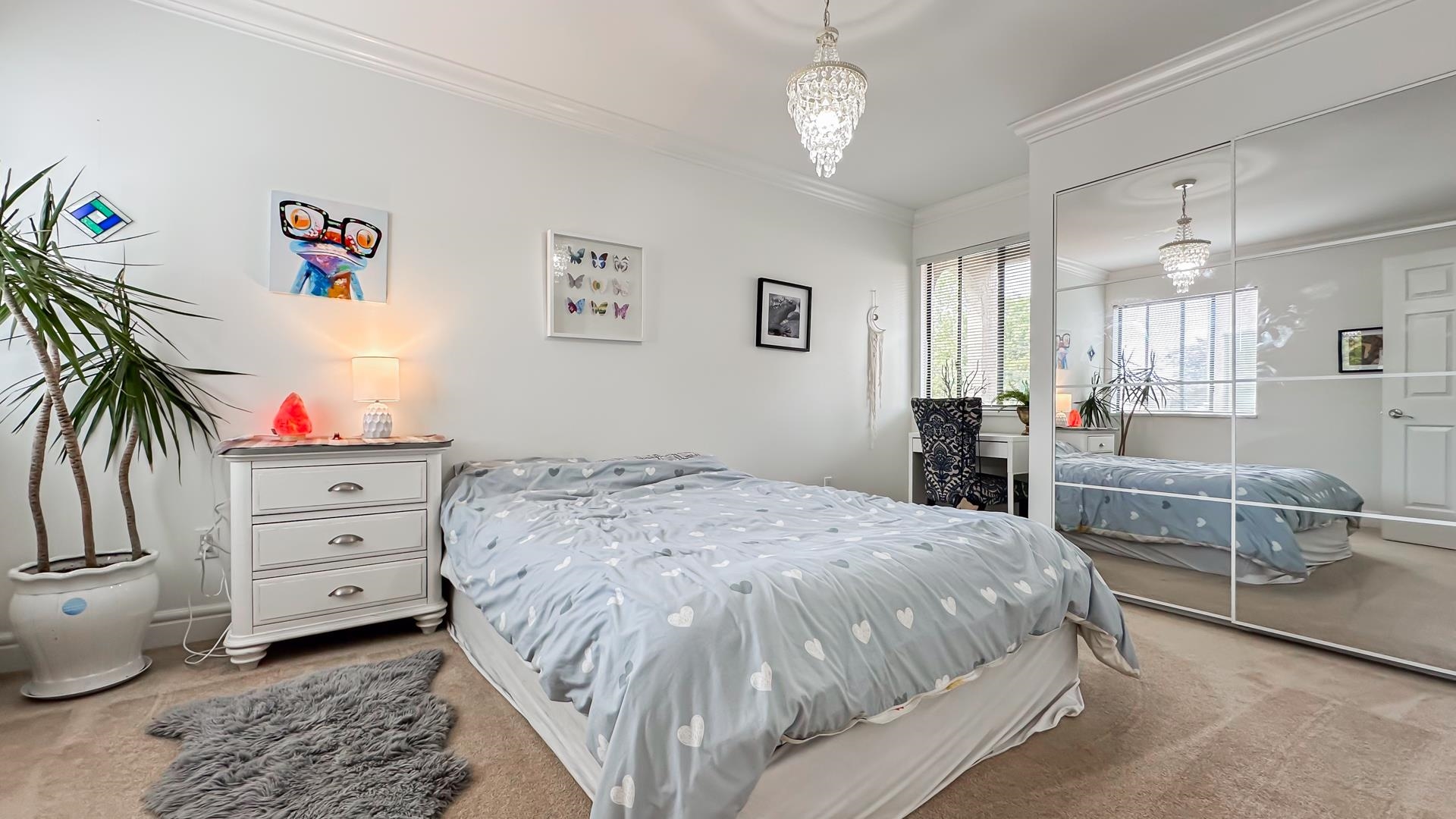 1 226 E 10 STREET Unit: 1