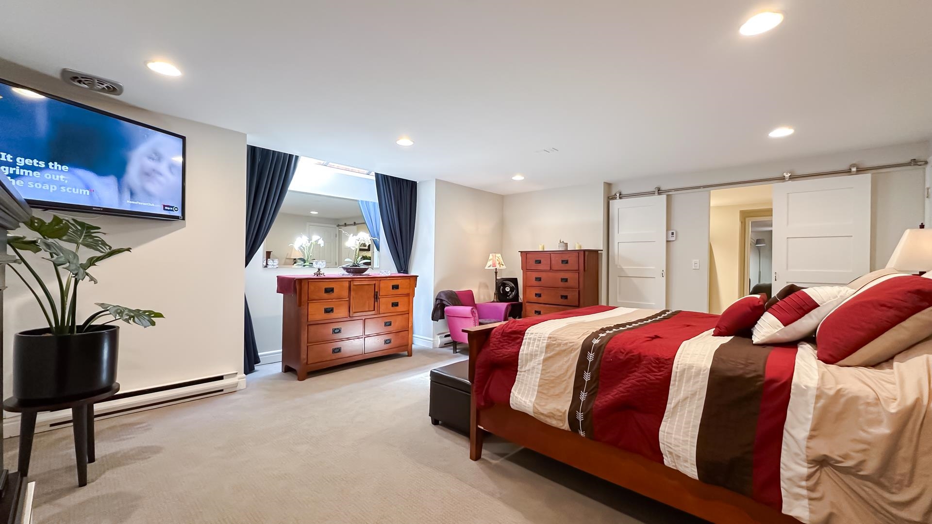 1 226 E 10 STREET Unit: 1