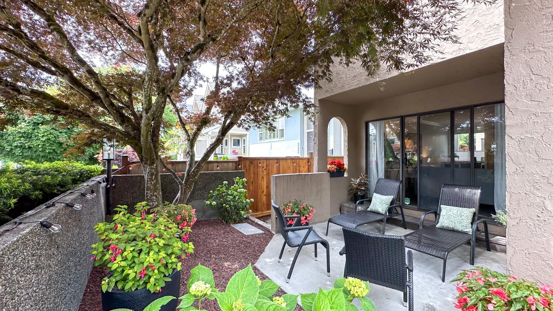1 226 E 10 STREET Unit: 1