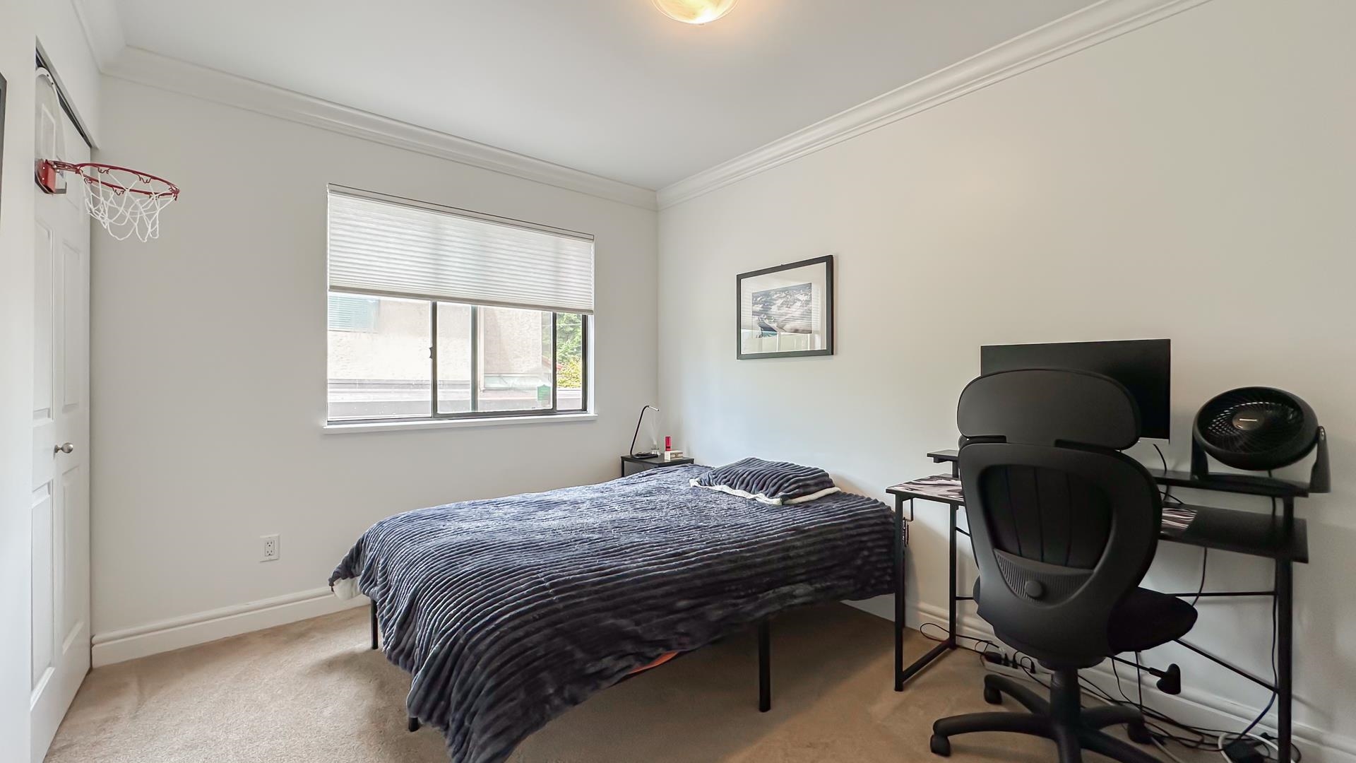 1 226 E 10 STREET Unit: 1