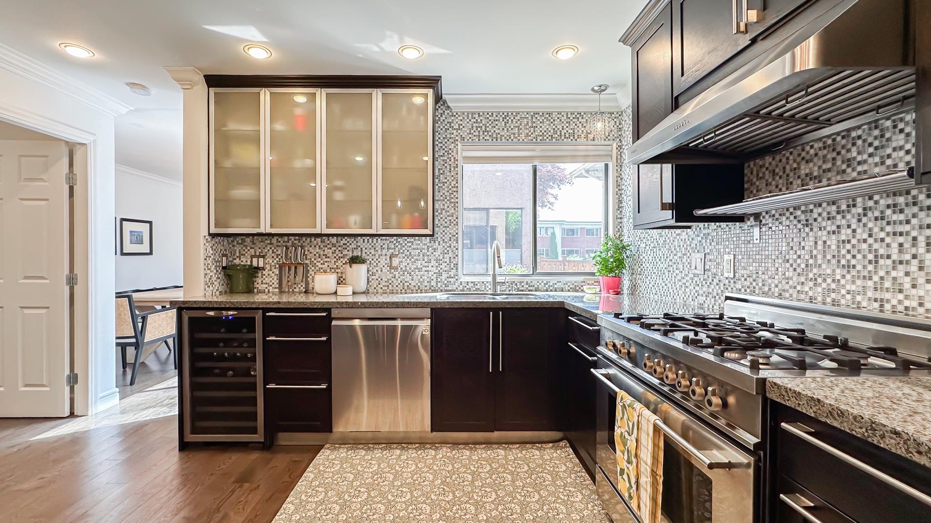 1 226 E 10 STREET Unit: 1
