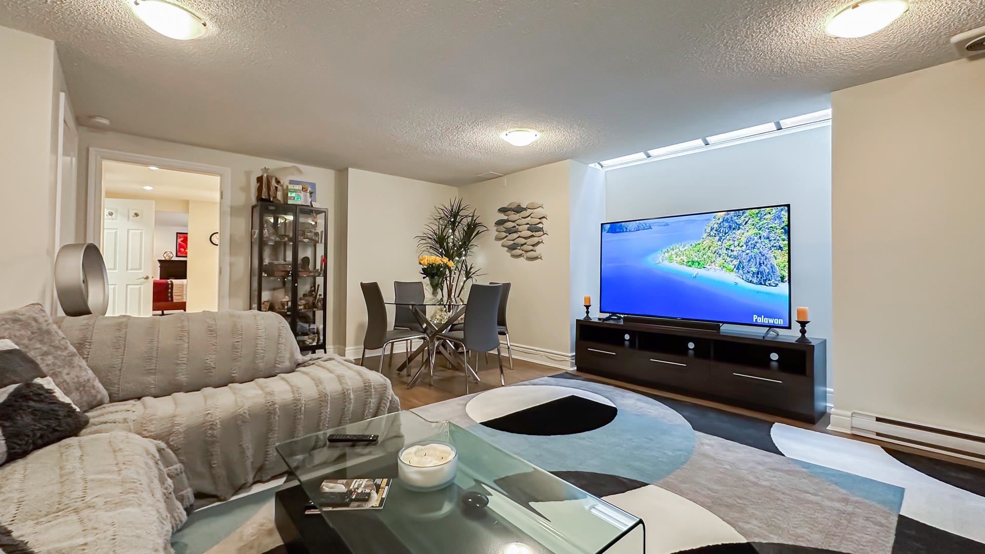 1 226 E 10 STREET Unit: 1