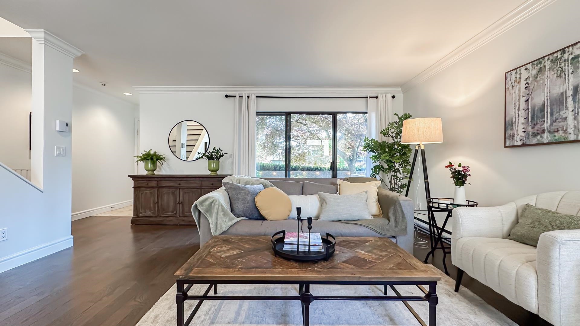1 226 E 10 STREET Unit: 1