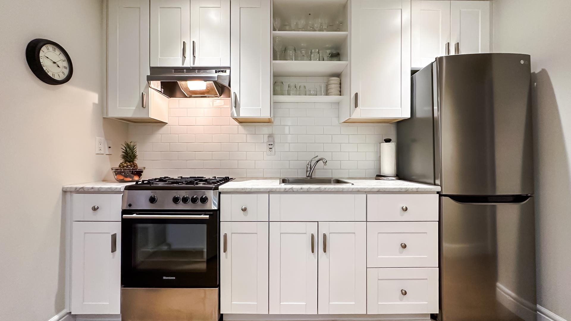 1 226 E 10 STREET Unit: 1