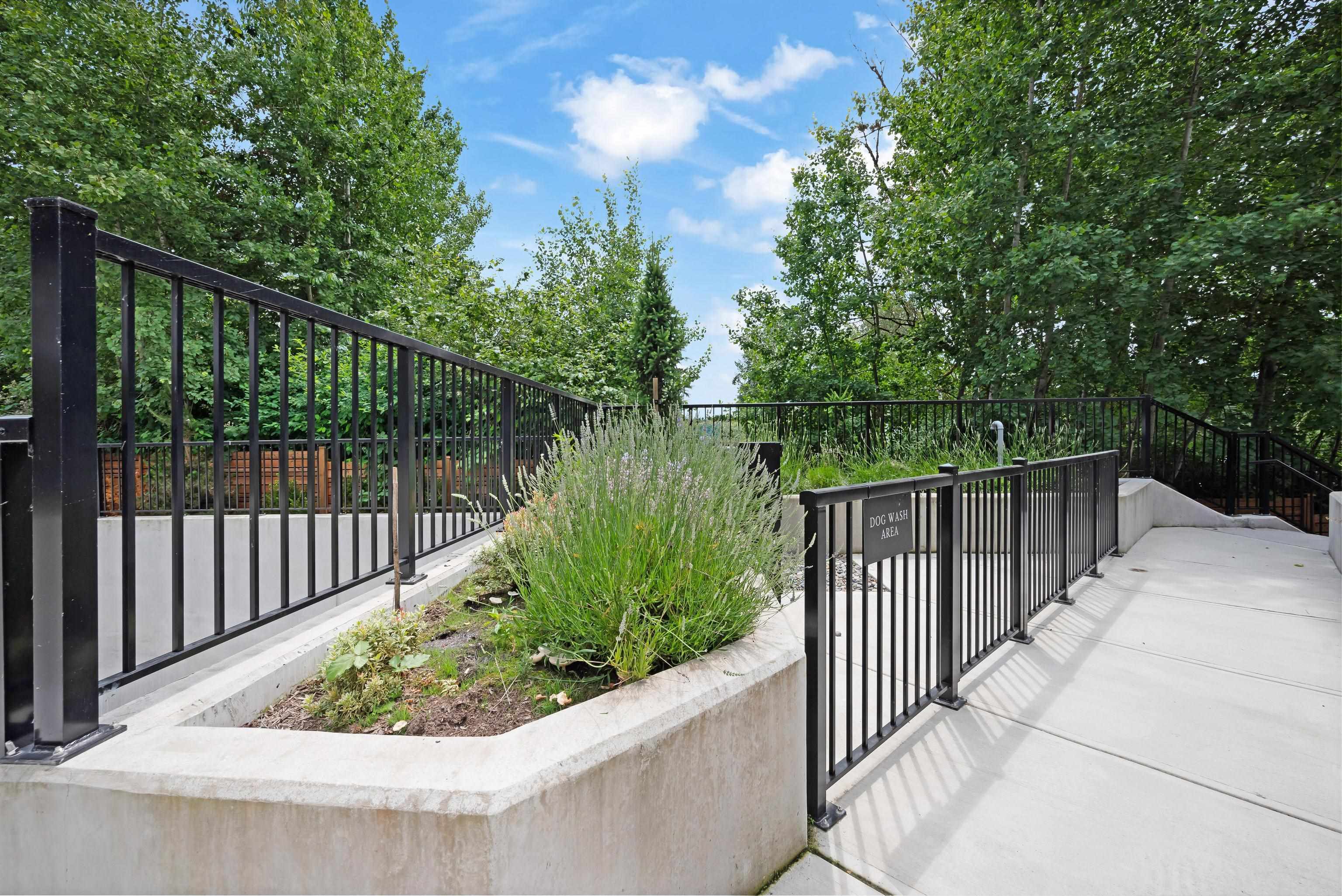 601 8117 200A STREET Unit: 601