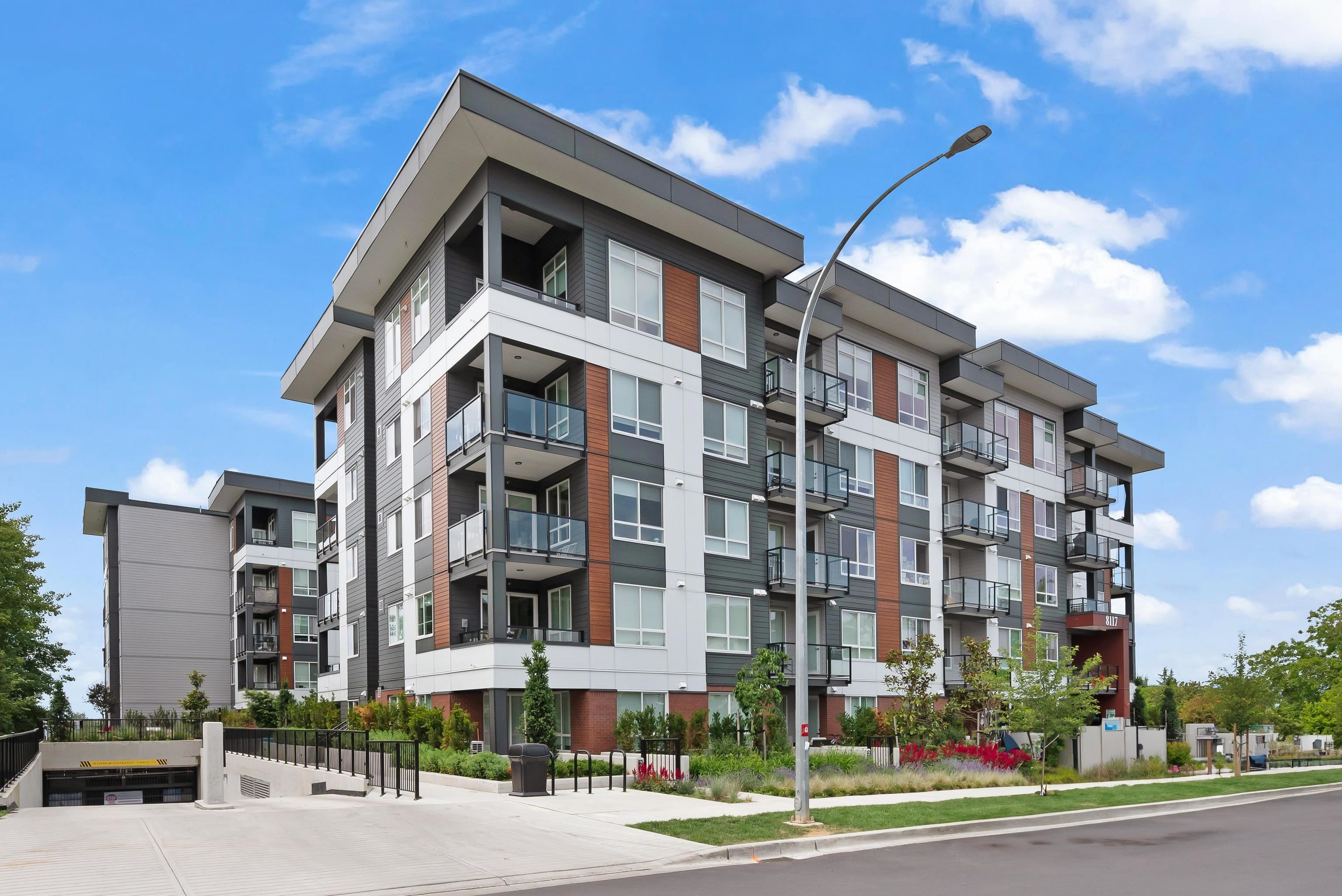 601 8117 200A STREET Unit: 601