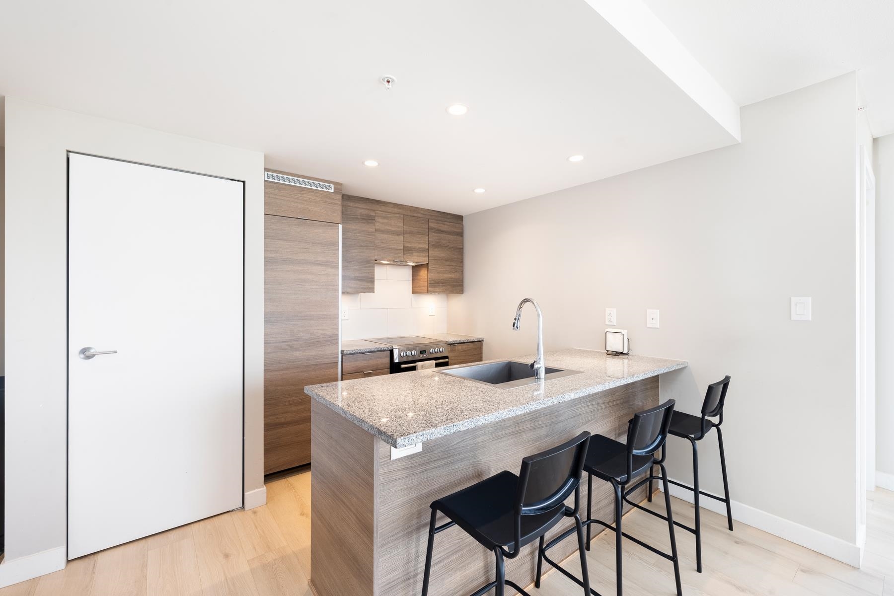 1606 489 INTERURBAN WAY Unit: 1606