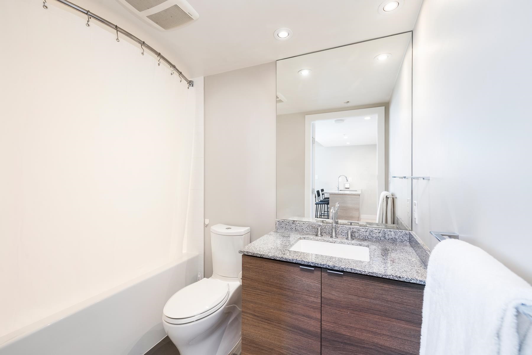 1606 489 INTERURBAN WAY Unit: 1606