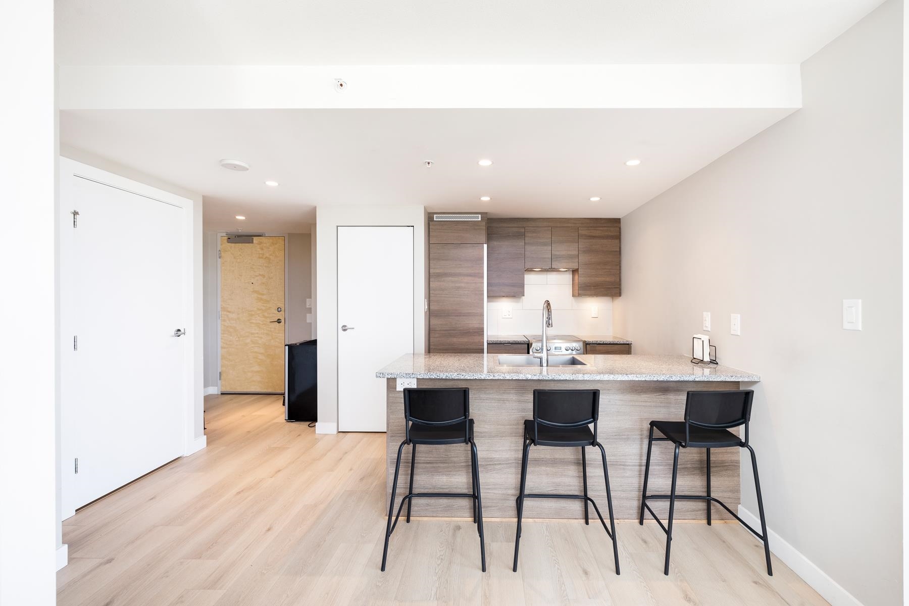 1606 489 INTERURBAN WAY Unit: 1606