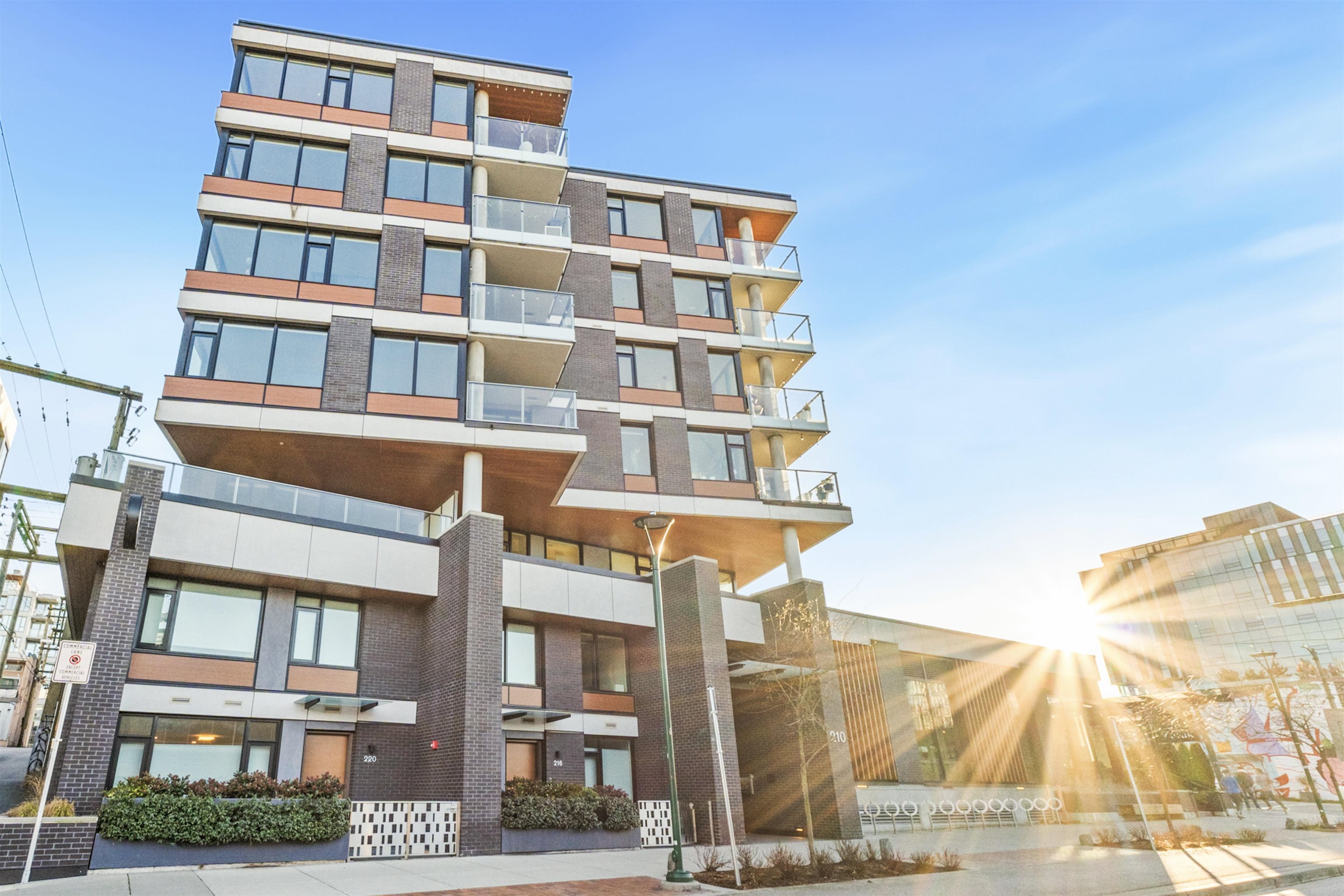 709 210 E 5TH AVENUE Unit: 709