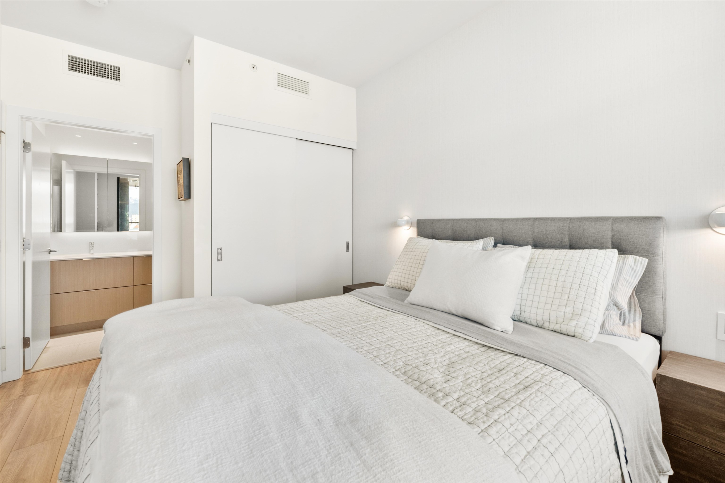 709 210 E 5TH AVENUE Unit: 709