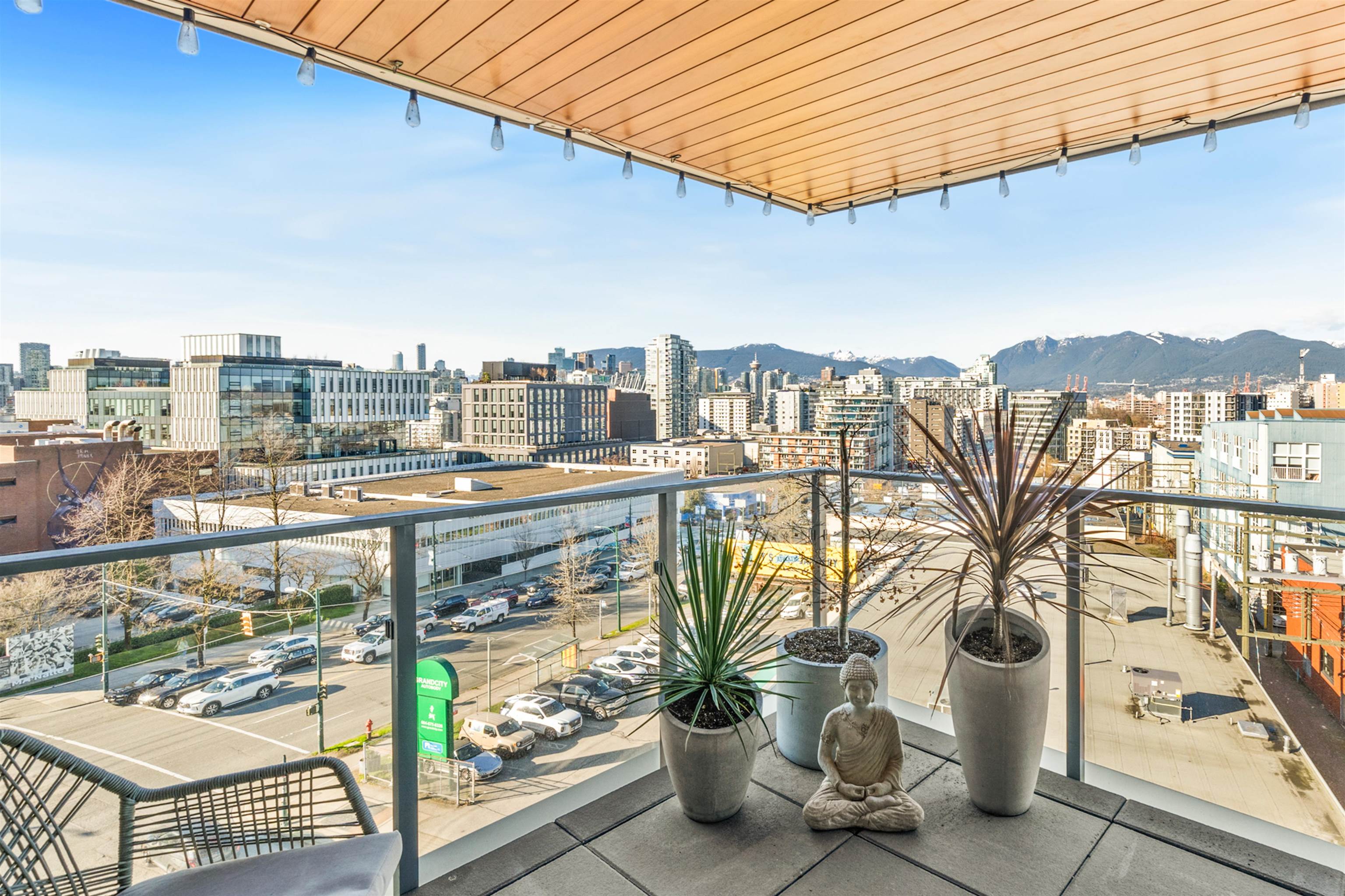 709 210 E 5TH AVENUE Unit: 709