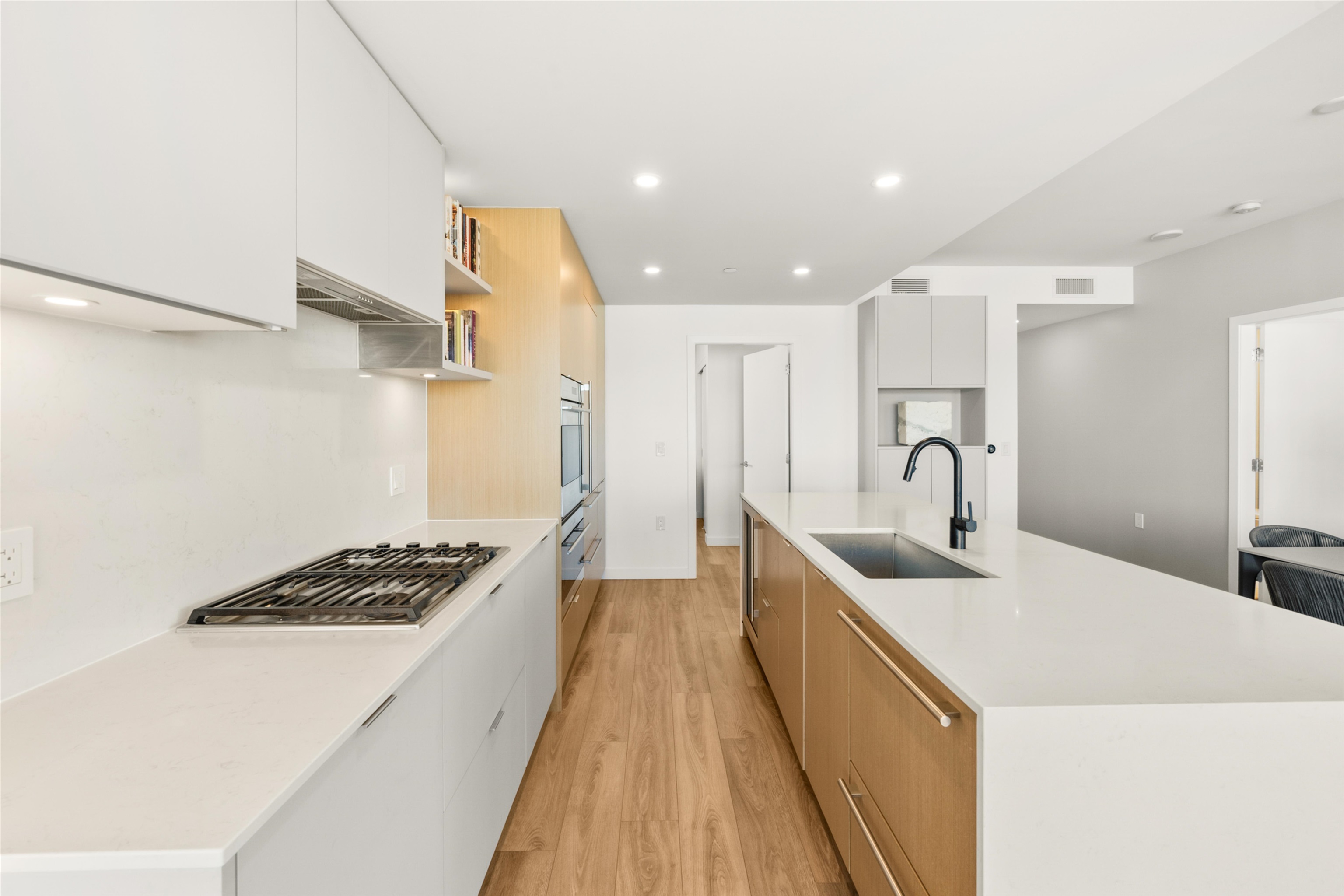 709 210 E 5TH AVENUE Unit: 709
